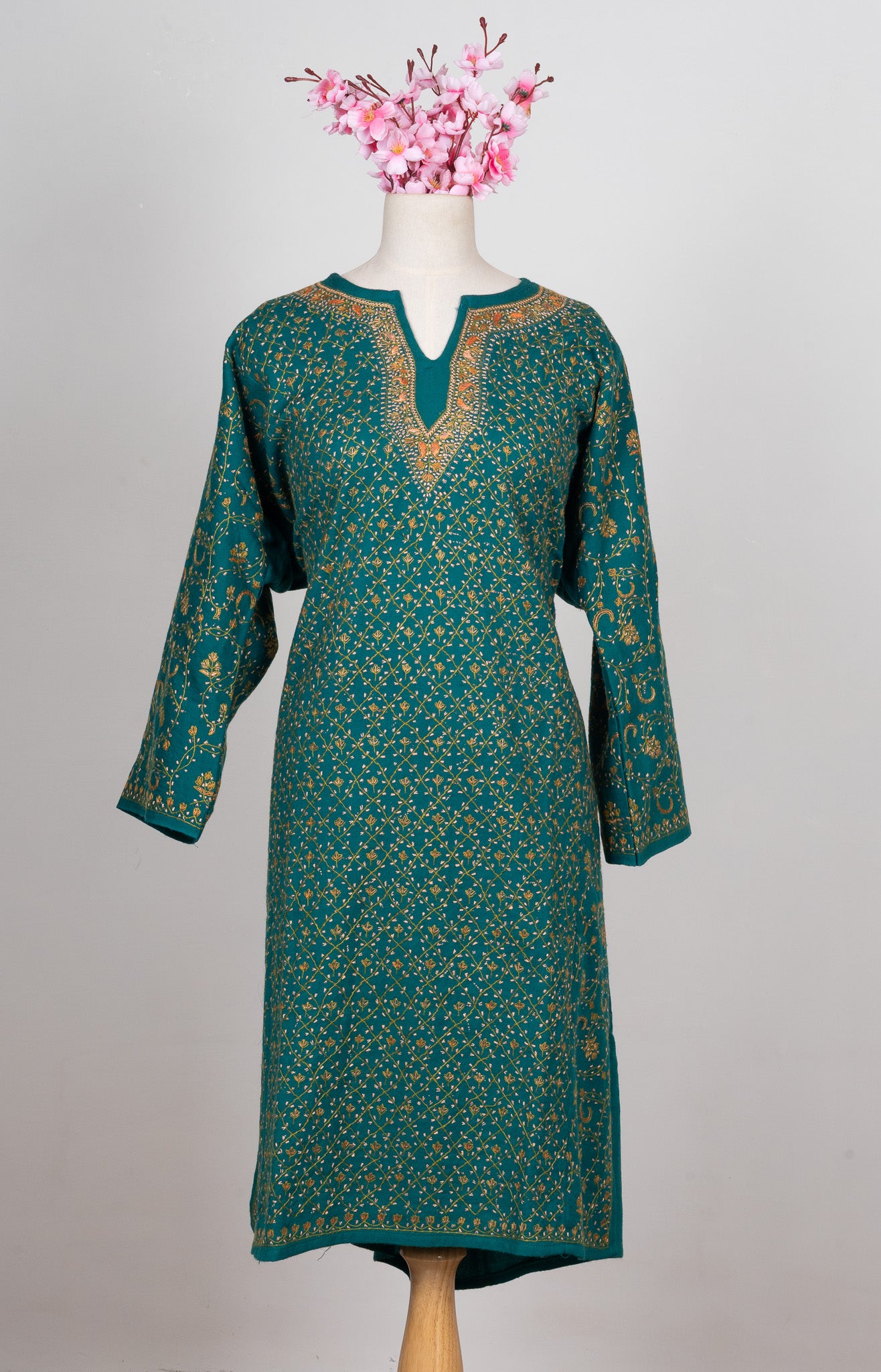 Jade Lattice Sozni Hand Embroidered Pheran