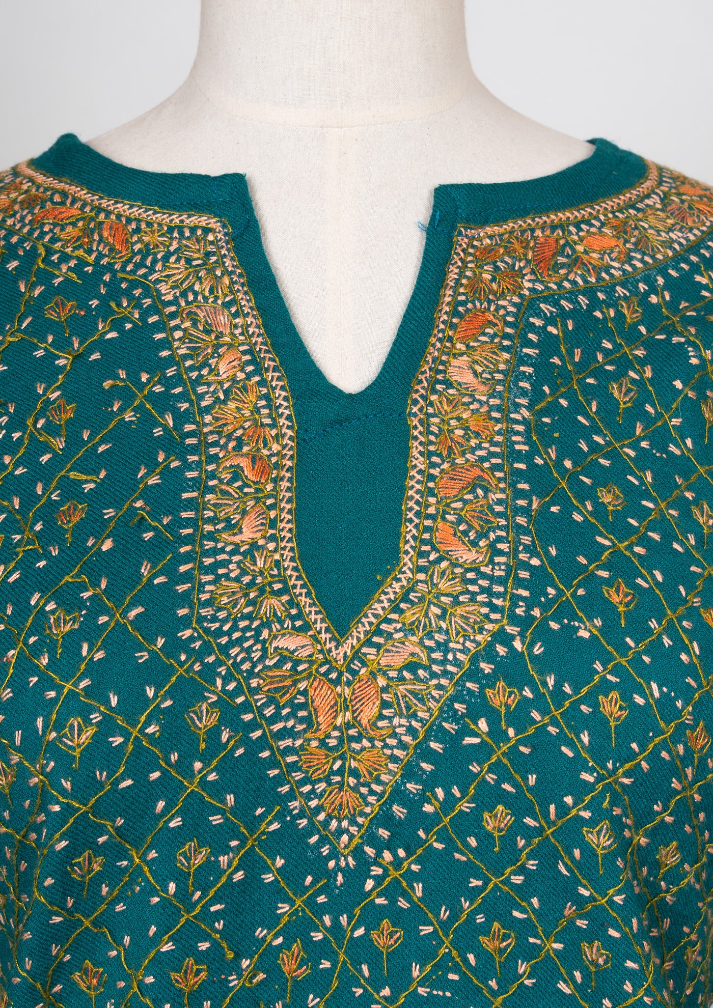 Jade Lattice Sozni Hand Embroidered Pheran