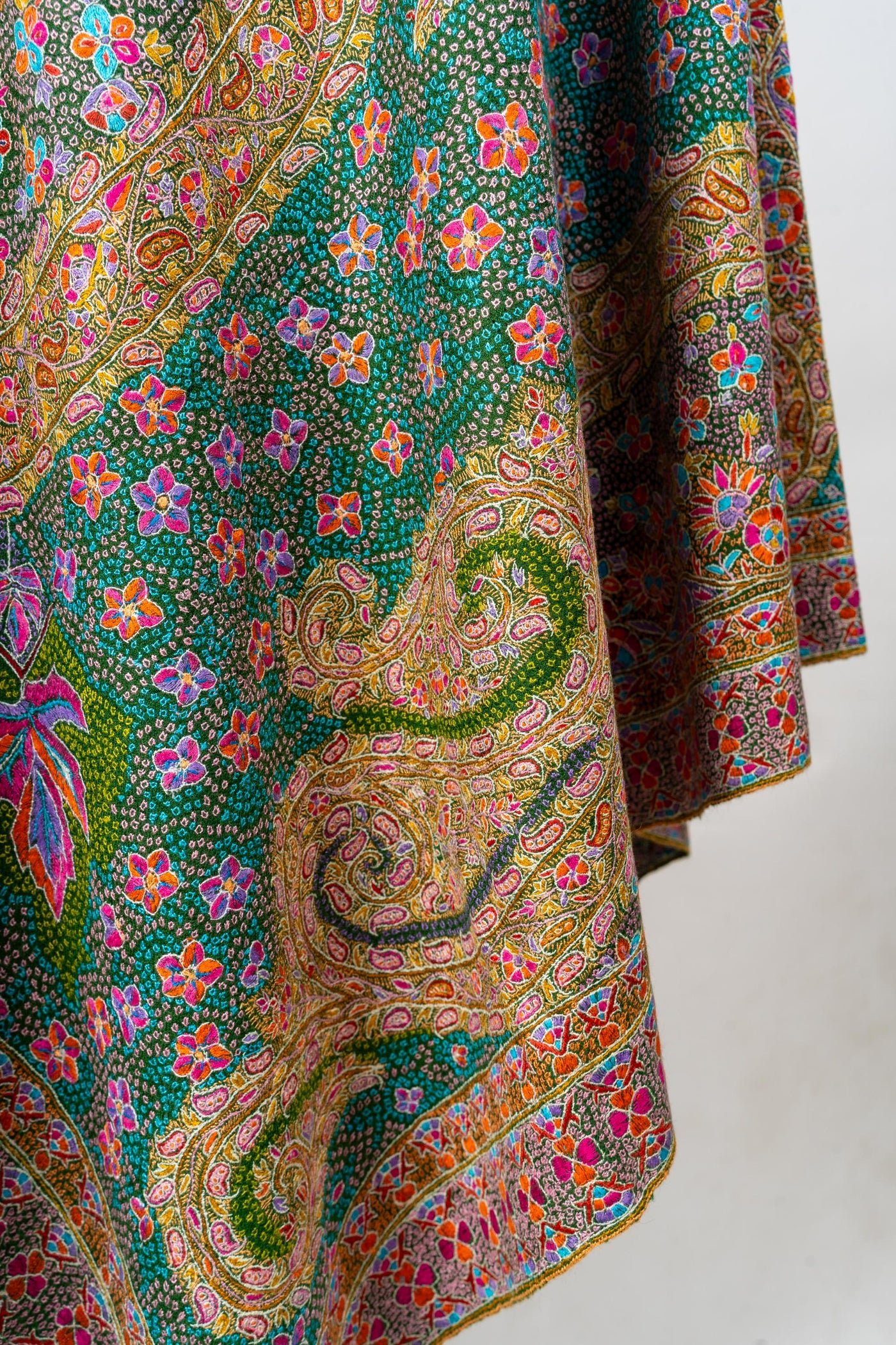 Zameeni Zewar Sozni Shawl: Pure Pashmina Shawl with Heavy Sozni Hand Embroidery