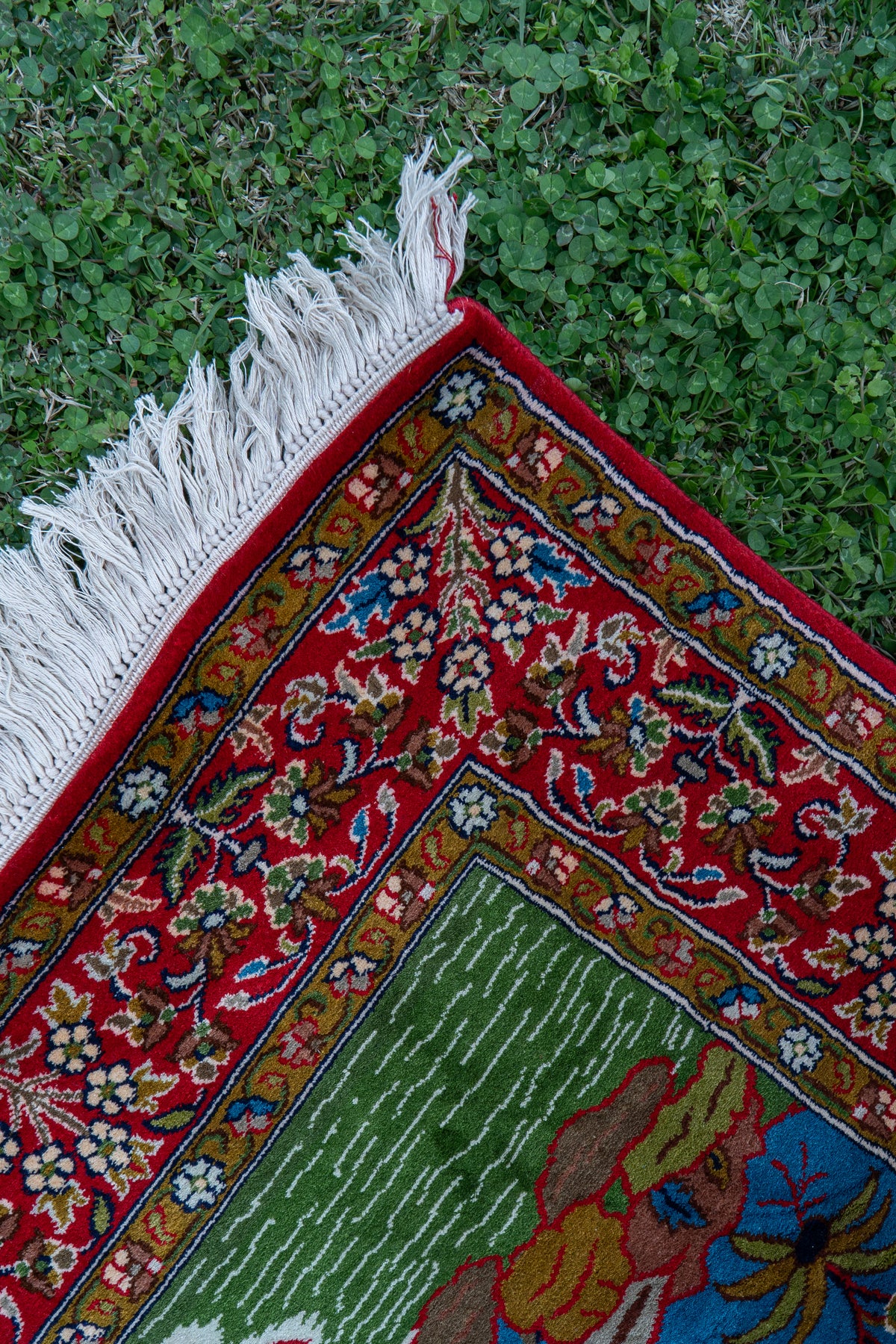 2.5ft x 4ft: Crimson Paradise Tree: Hand Knotted Mulberry silk on silk Kashmiri Carpet