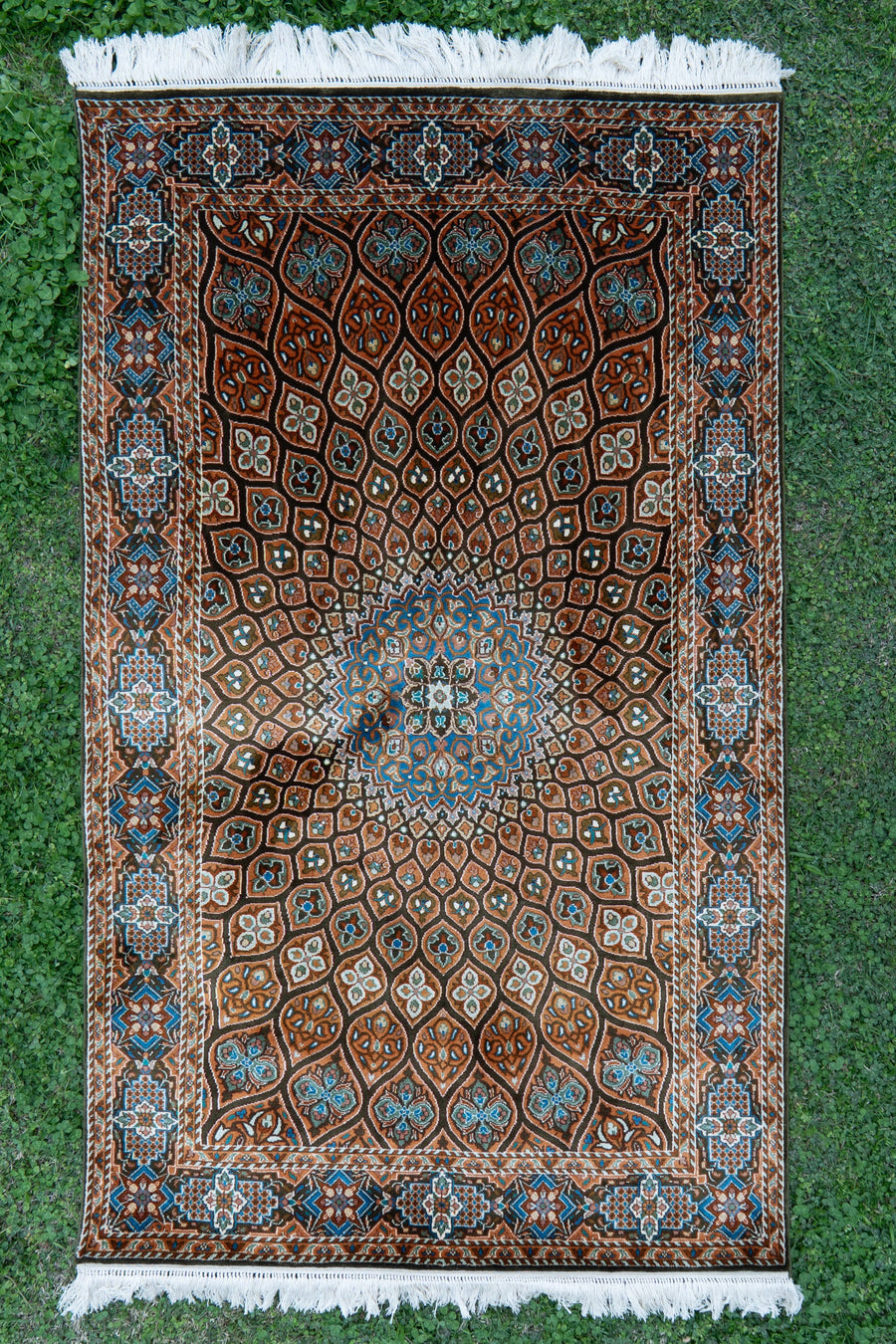 2.5ft x 4ft: Azure Mosaic Medallion: Hand Knotted Mulberry silk on silk Kashmiri Carpet