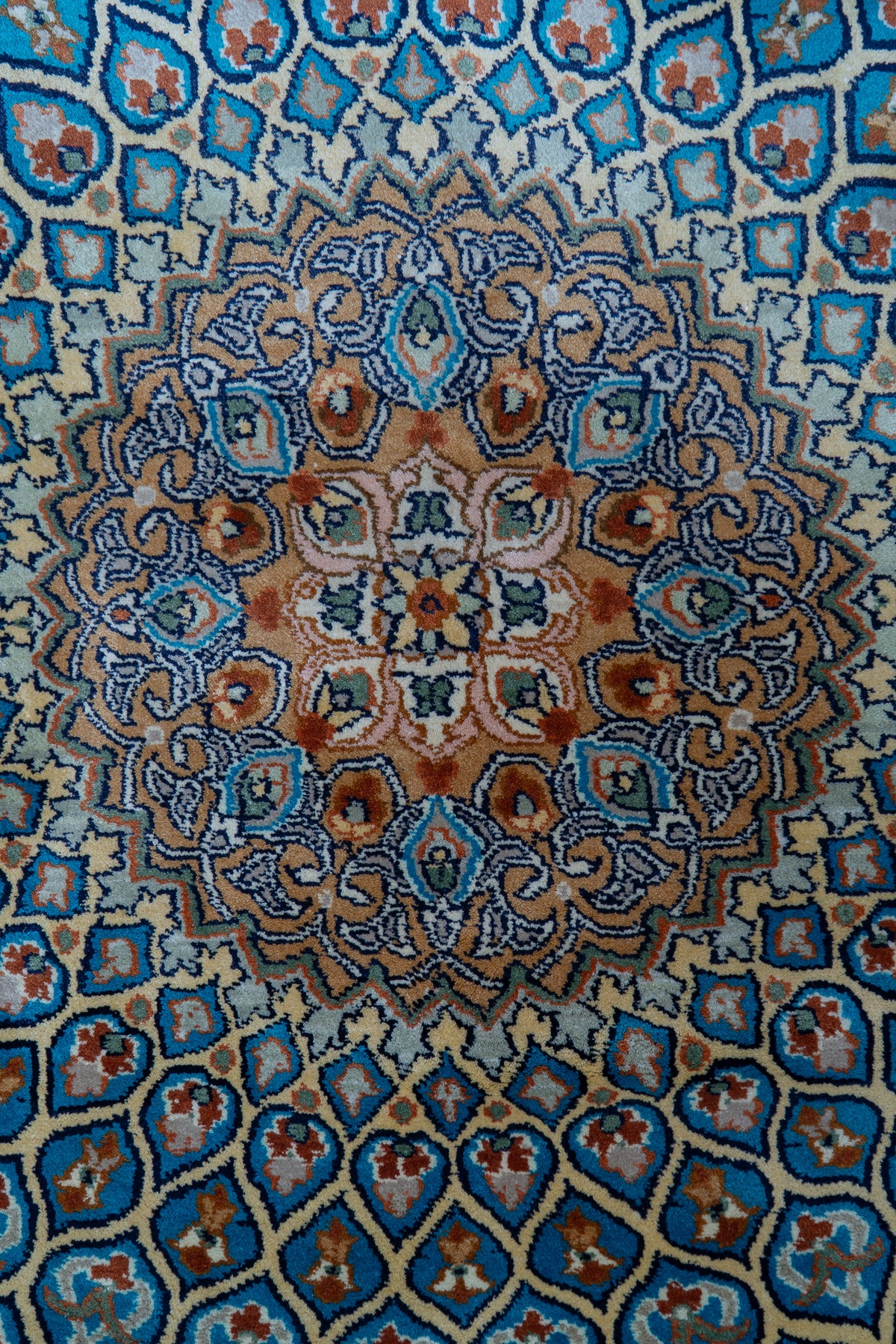 2.5ft x 4ft: Azure Radiance Bloom: Hand Knotted Mulberry silk on silk Kashmiri Carpet