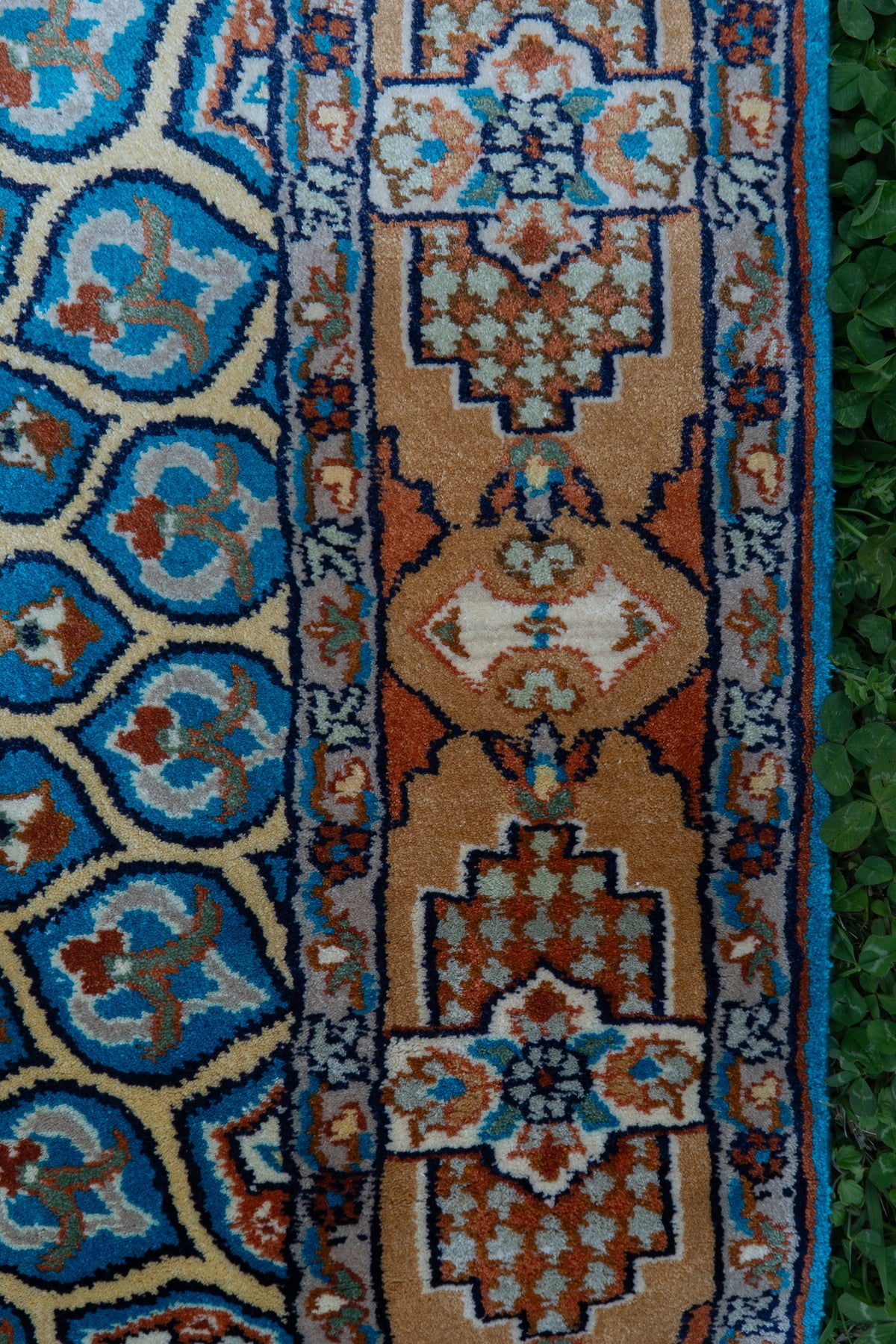2.5ft x 4ft: Azure Radiance Bloom: Hand Knotted Mulberry silk on silk Kashmiri Carpet