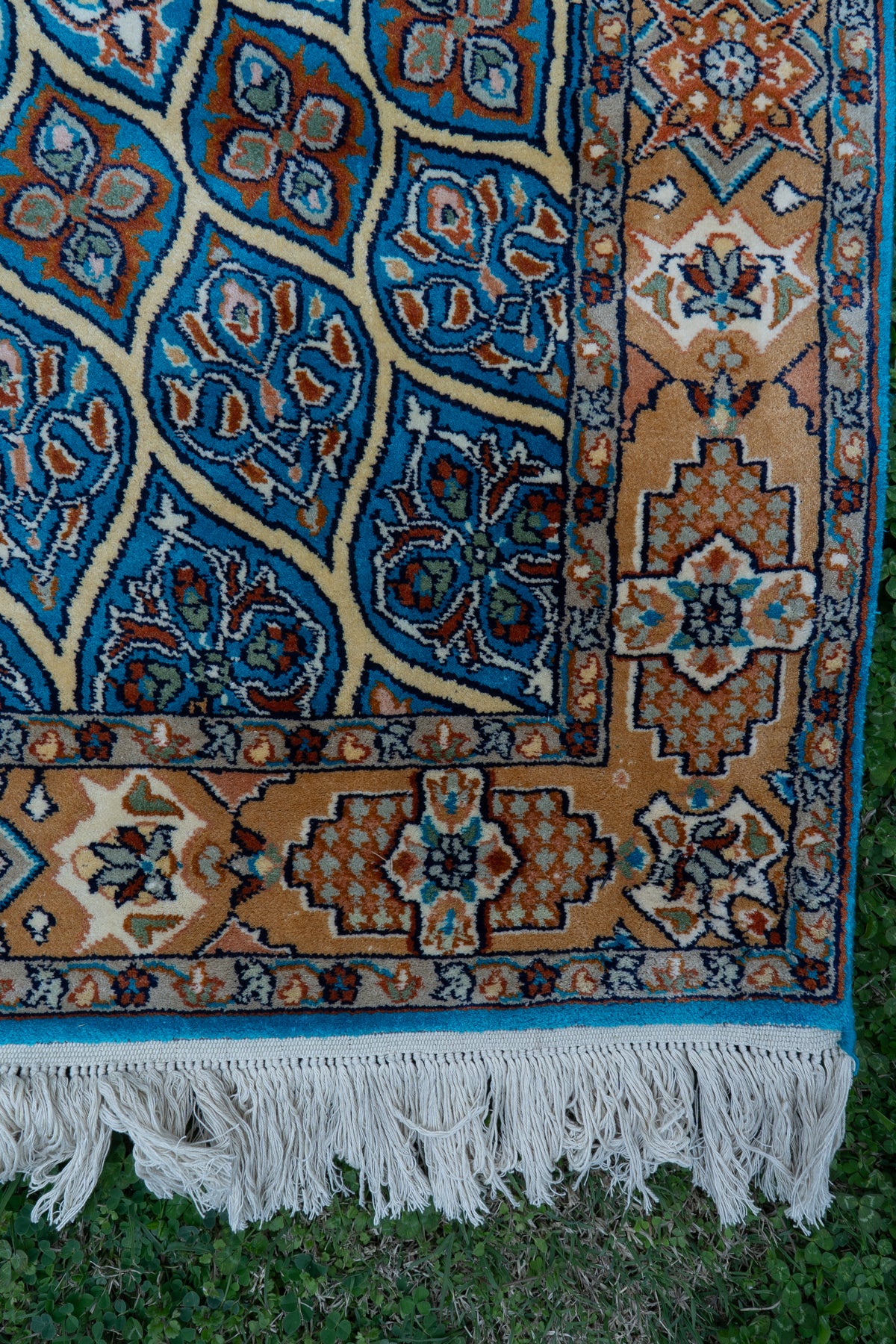 2.5ft x 4ft: Azure Radiance Bloom: Hand Knotted Mulberry silk on silk Kashmiri Carpet