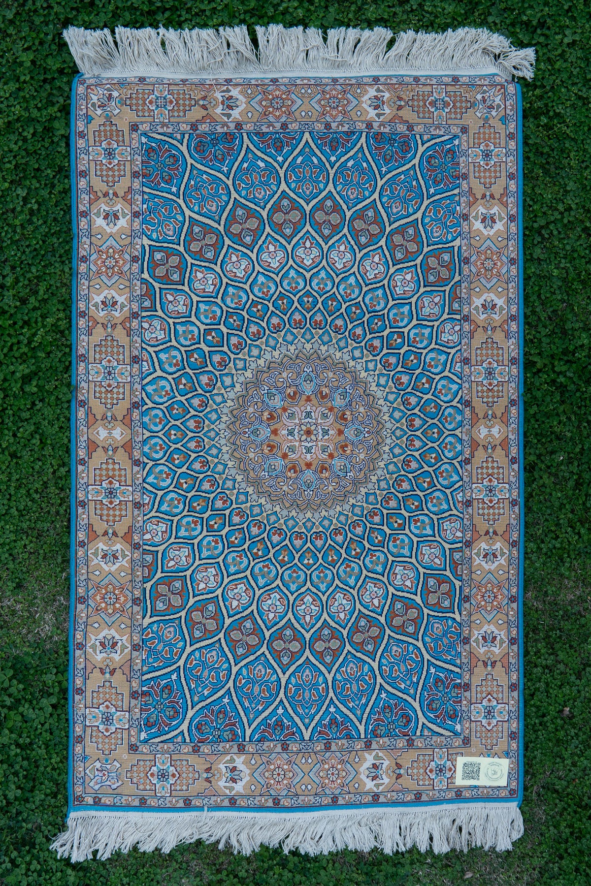 2.5ft x 4ft: Azure Radiance Bloom: Hand Knotted Mulberry silk on silk Kashmiri Carpet