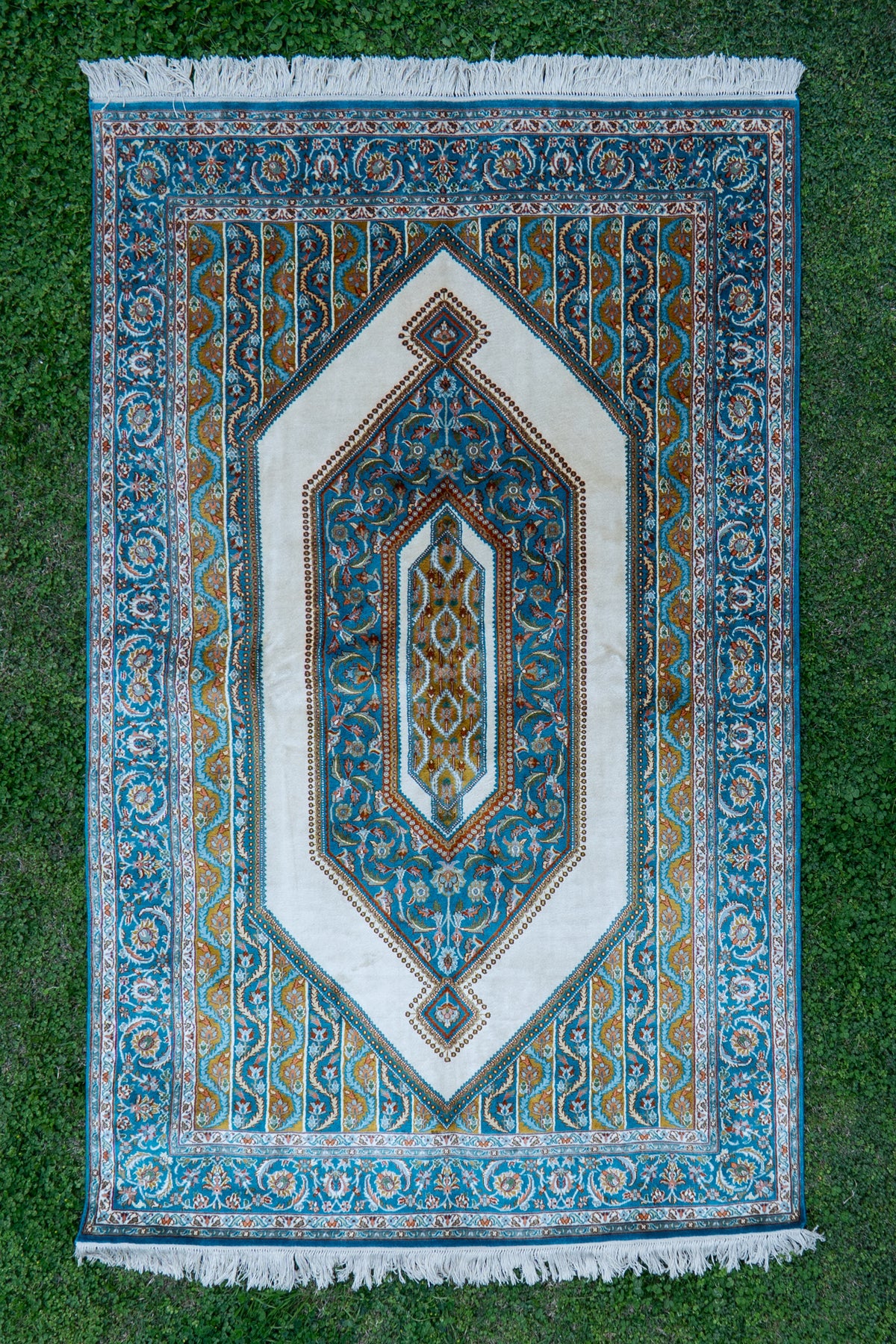 6ft x 4ft: Turquoise Palace Frame: Hand Knotted Mulberry silk on silk Kashmiri Carpet
