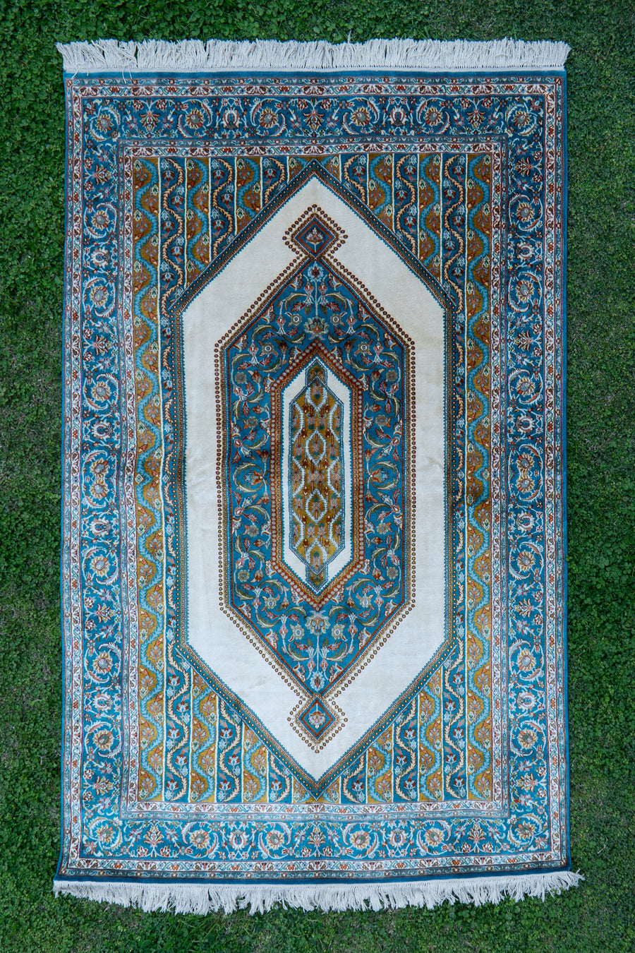 6ft x 4ft: Turquoise Palace Frame: Hand Knotted Mulberry silk on silk Kashmiri Carpet