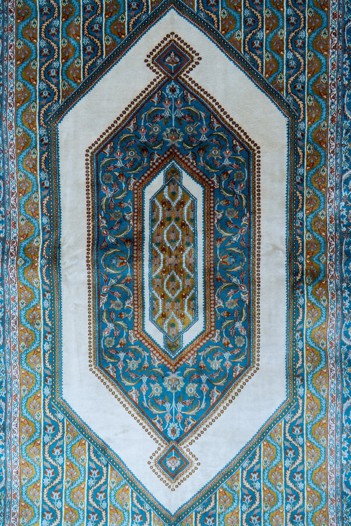 6ft x 4ft: Turquoise Palace Frame: Hand Knotted Mulberry silk on silk Kashmiri Carpet