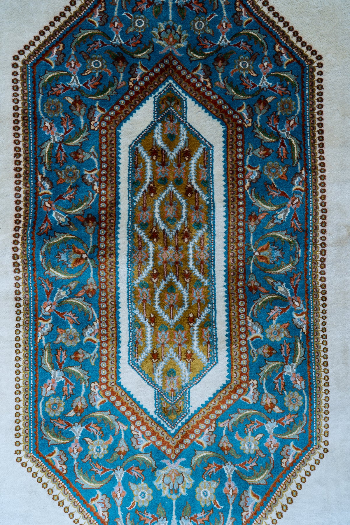 6ft x 4ft: Turquoise Palace Frame: Hand Knotted Mulberry silk on silk Kashmiri Carpet