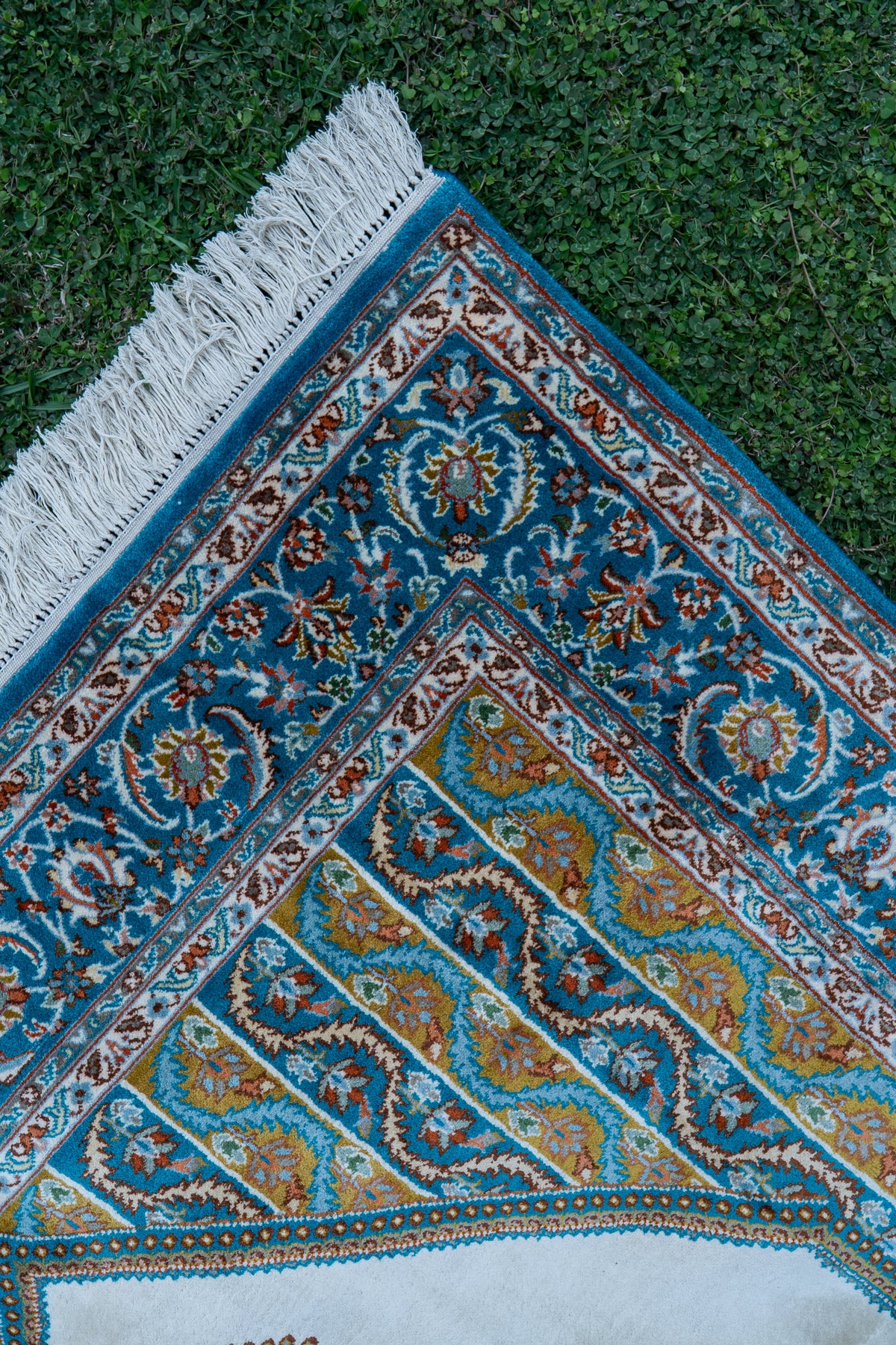 6ft x 4ft: Turquoise Palace Frame: Hand Knotted Mulberry silk on silk Kashmiri Carpet