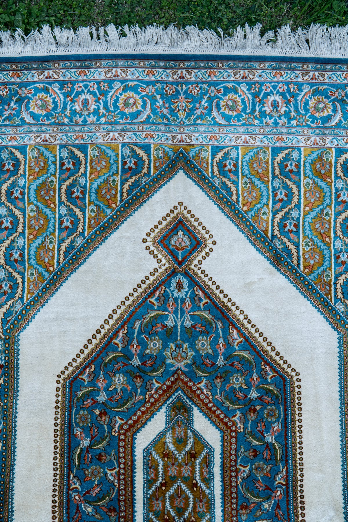 6ft x 4ft: Turquoise Palace Frame: Hand Knotted Mulberry silk on silk Kashmiri Carpet
