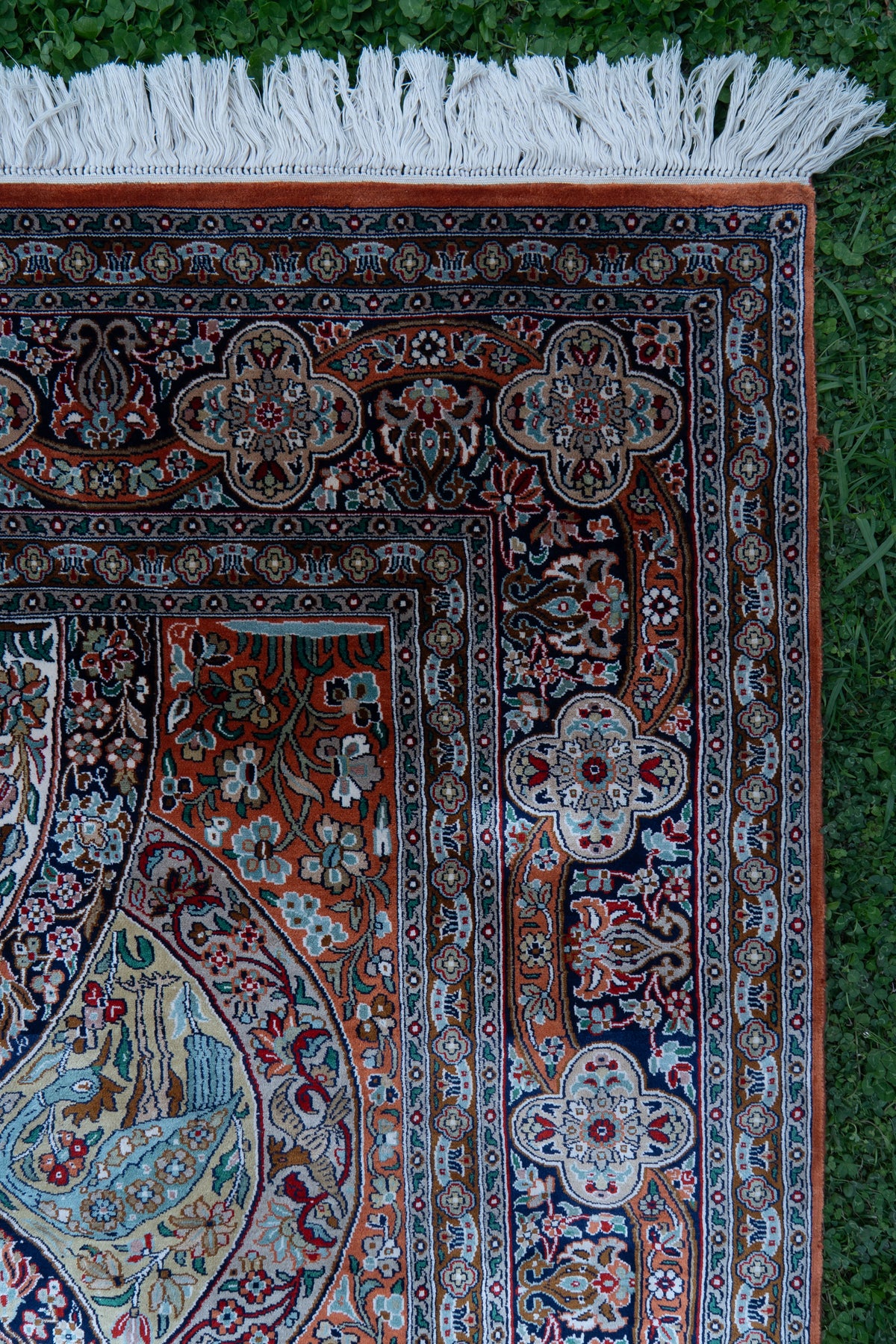 6ft x 4ft: Heritage Oval Symphony: Hand Knotted Mulberry silk