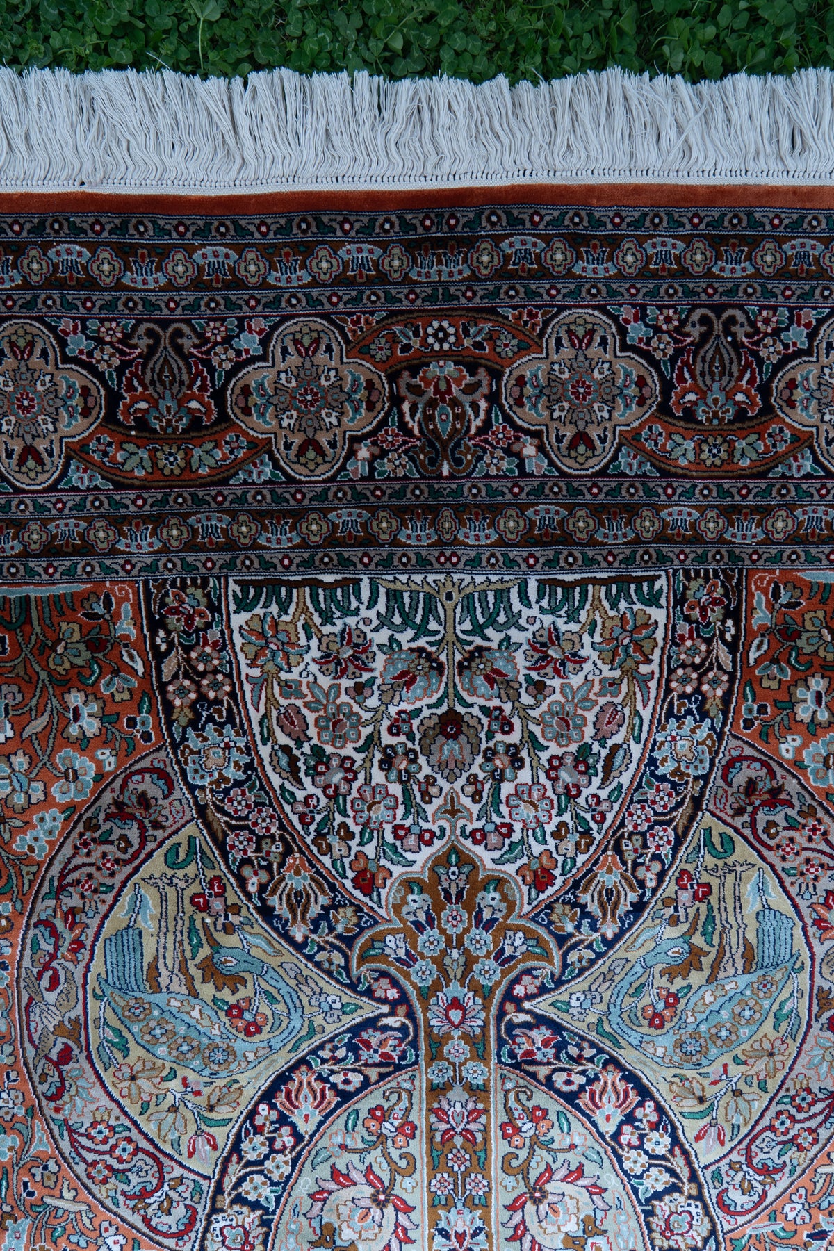 6ft x 4ft: Heritage Oval Symphony: Hand Knotted Mulberry silk