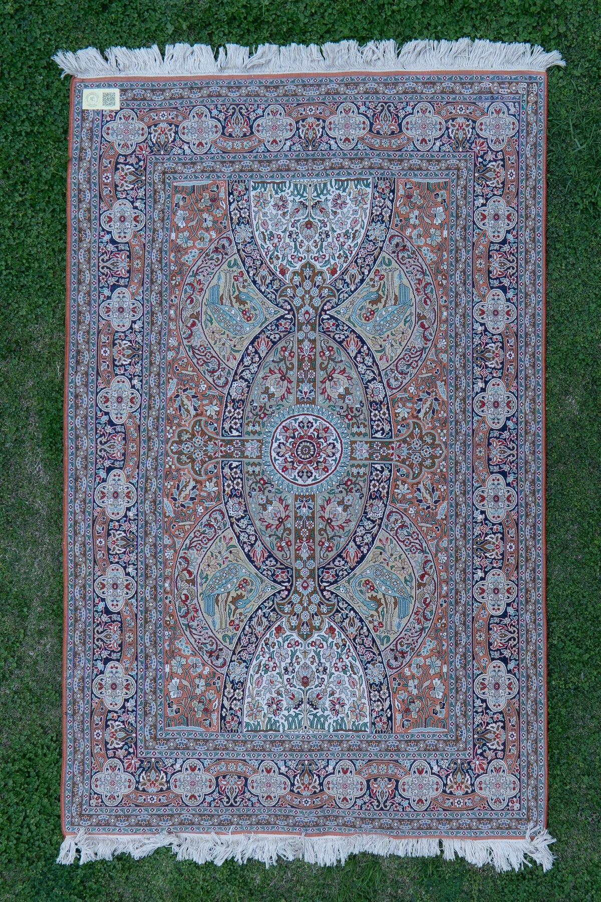 6ft x 4ft: Heritage Oval Symphony: Hand Knotted Mulberry silk