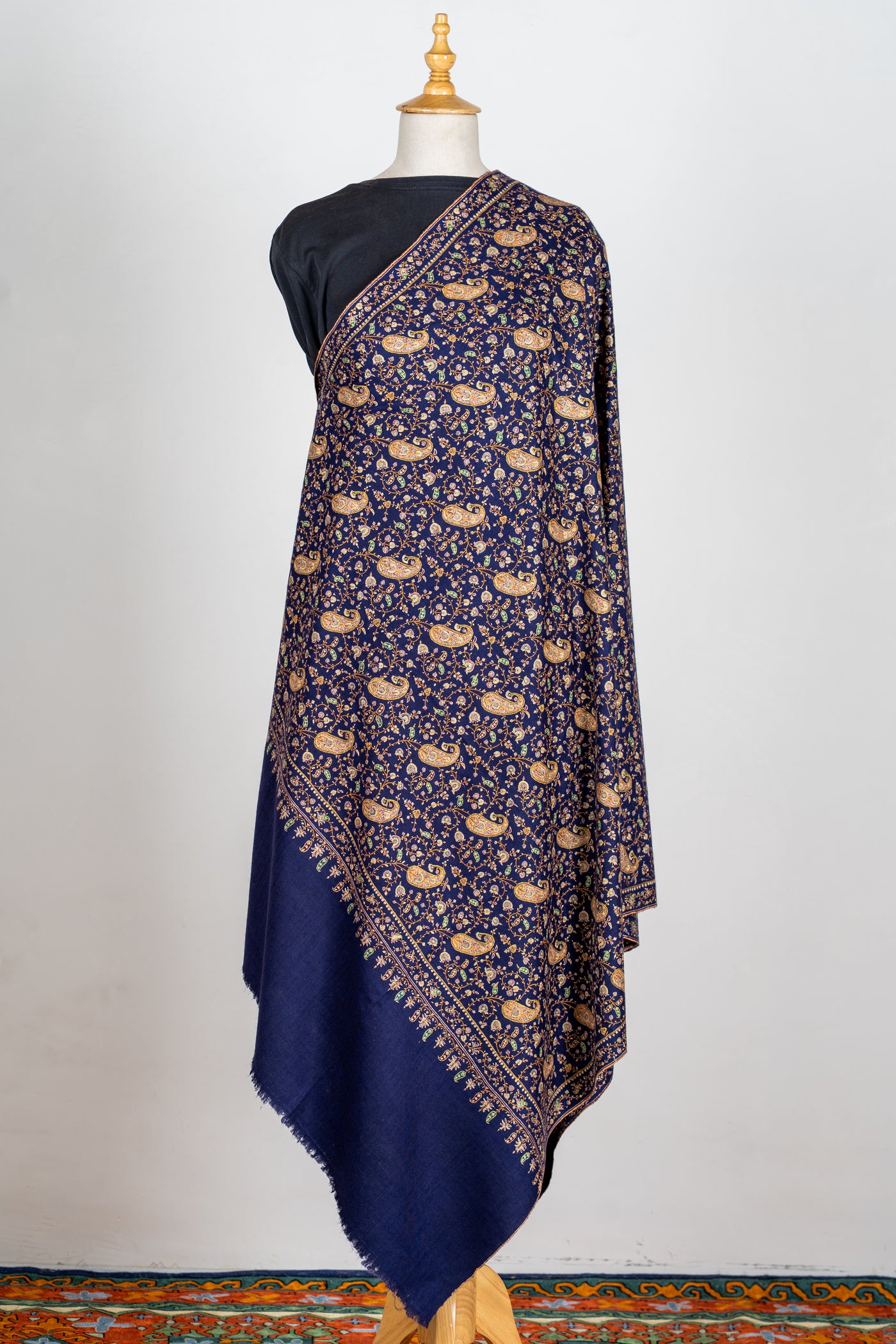 Shahkaar-e-Resham – Pure Silk Thread Sozni Embroidered on Pashmina Shawl