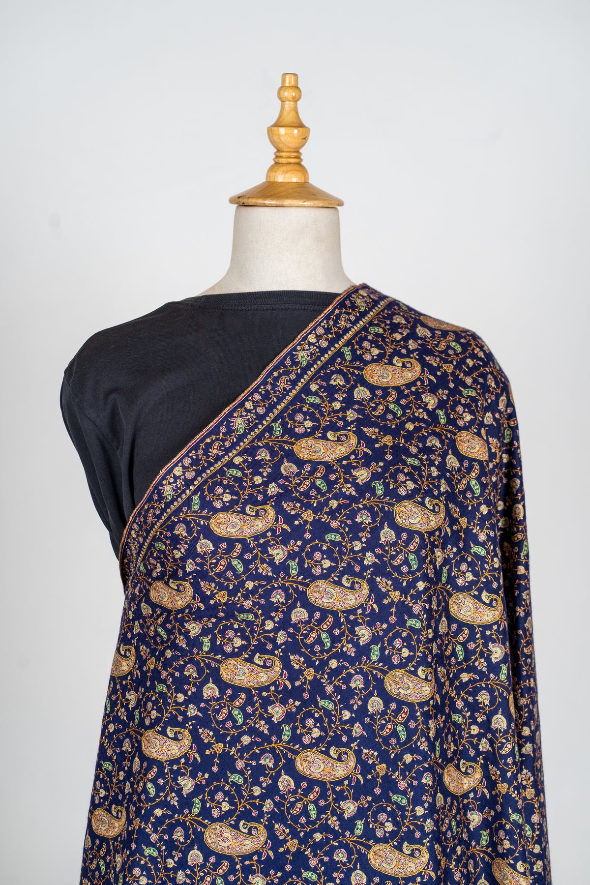Shahkaar-e-Resham – Pure Silk Thread Sozni Embroidered Pure Pashmina Shawl