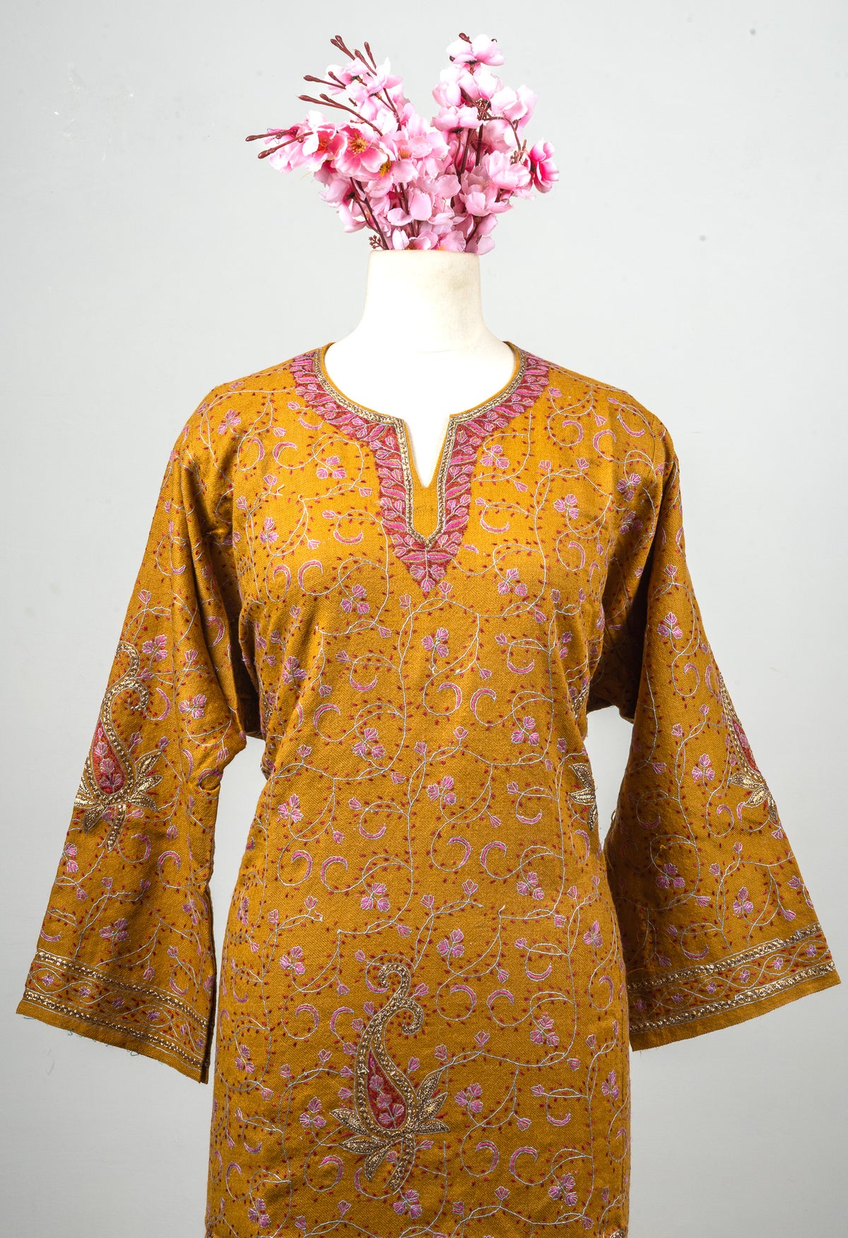Amber Vine Sozni Hand Embroidered Fine Merino Wool Pheran