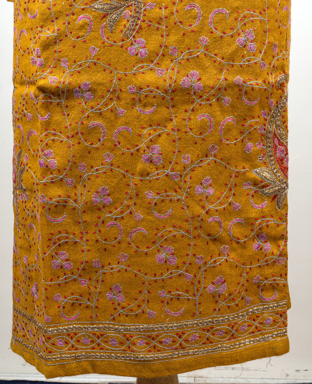 Amber Vine Sozni Hand Embroidered Fine Merino Wool Pheran
