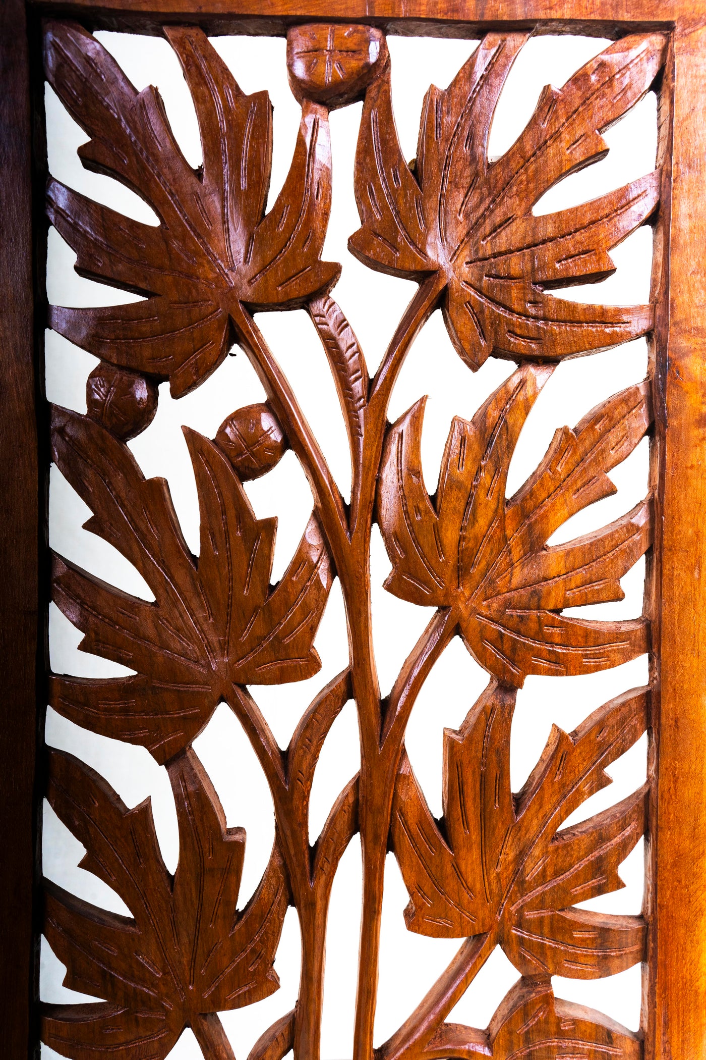 Carved Maple Leaf Wall Décor