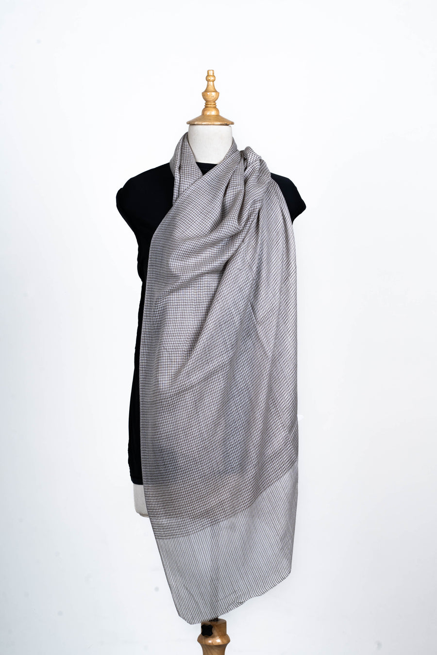 Sophisticated Mini Checks: Merino Wool Stole in Charcoal Gray