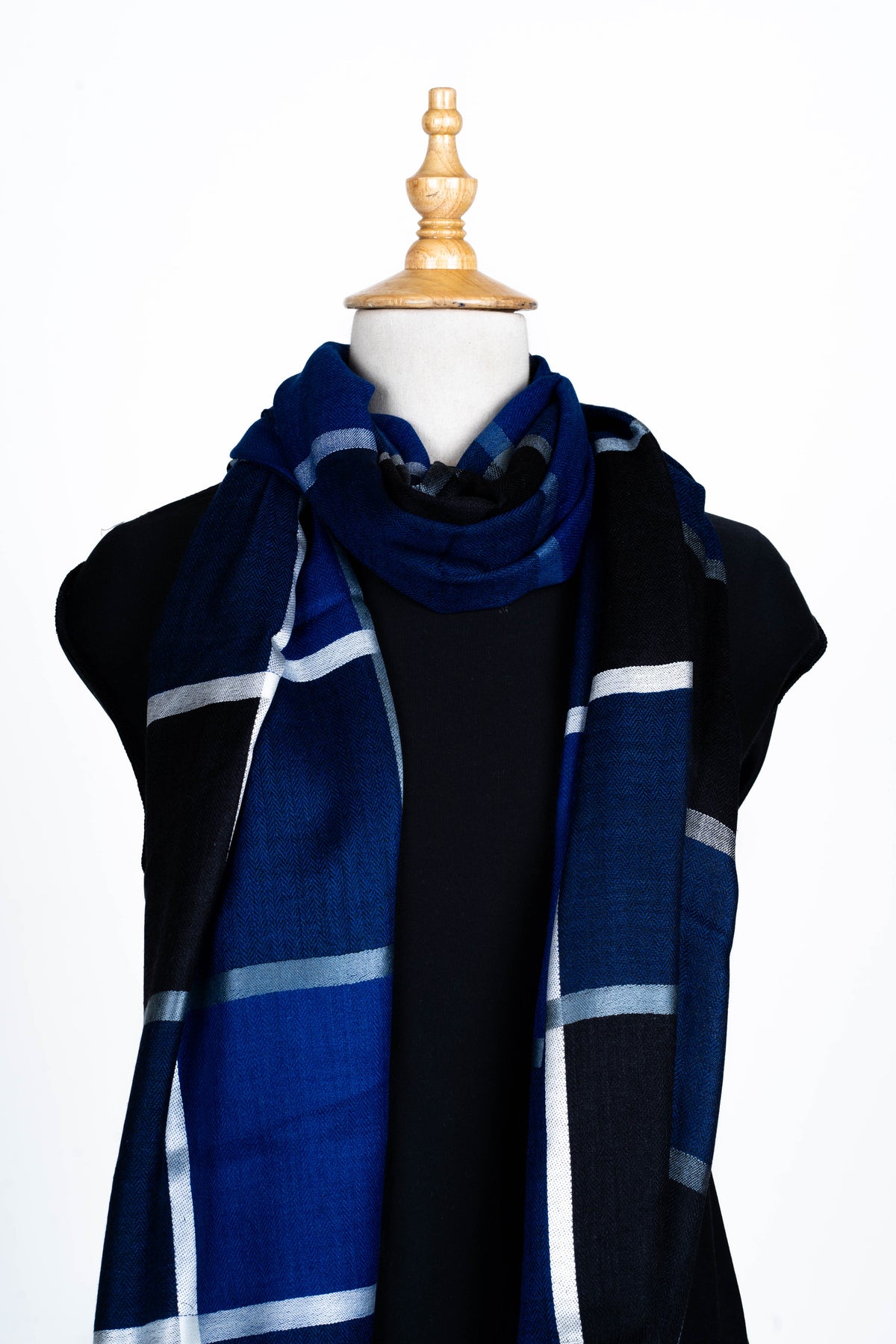 Royal Blues: Merino Wool Checked Stole with Bold Navy Tones
