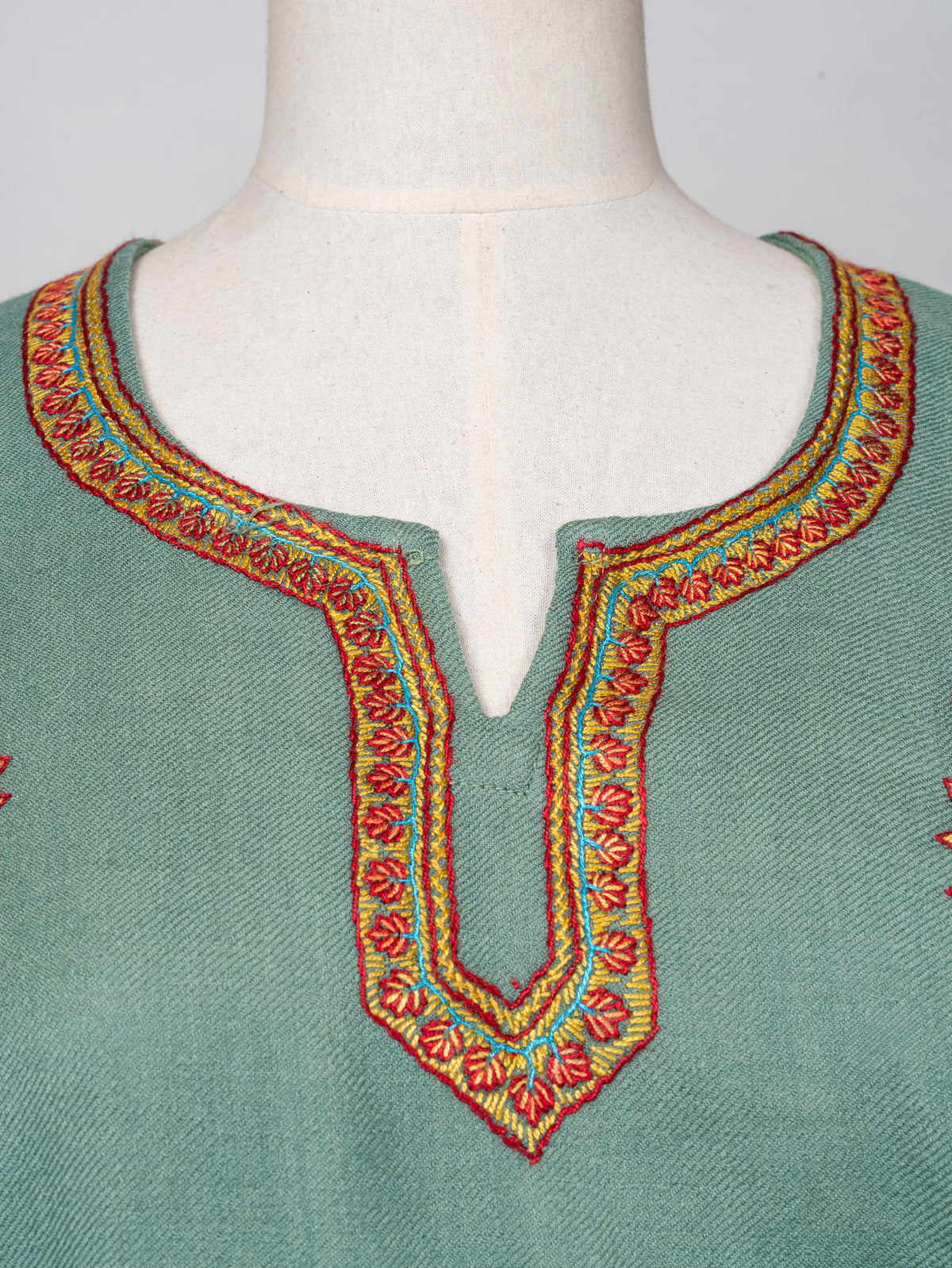 Royal Paisley Sozni Hand Embroidered Fine Merino Wool Pheran