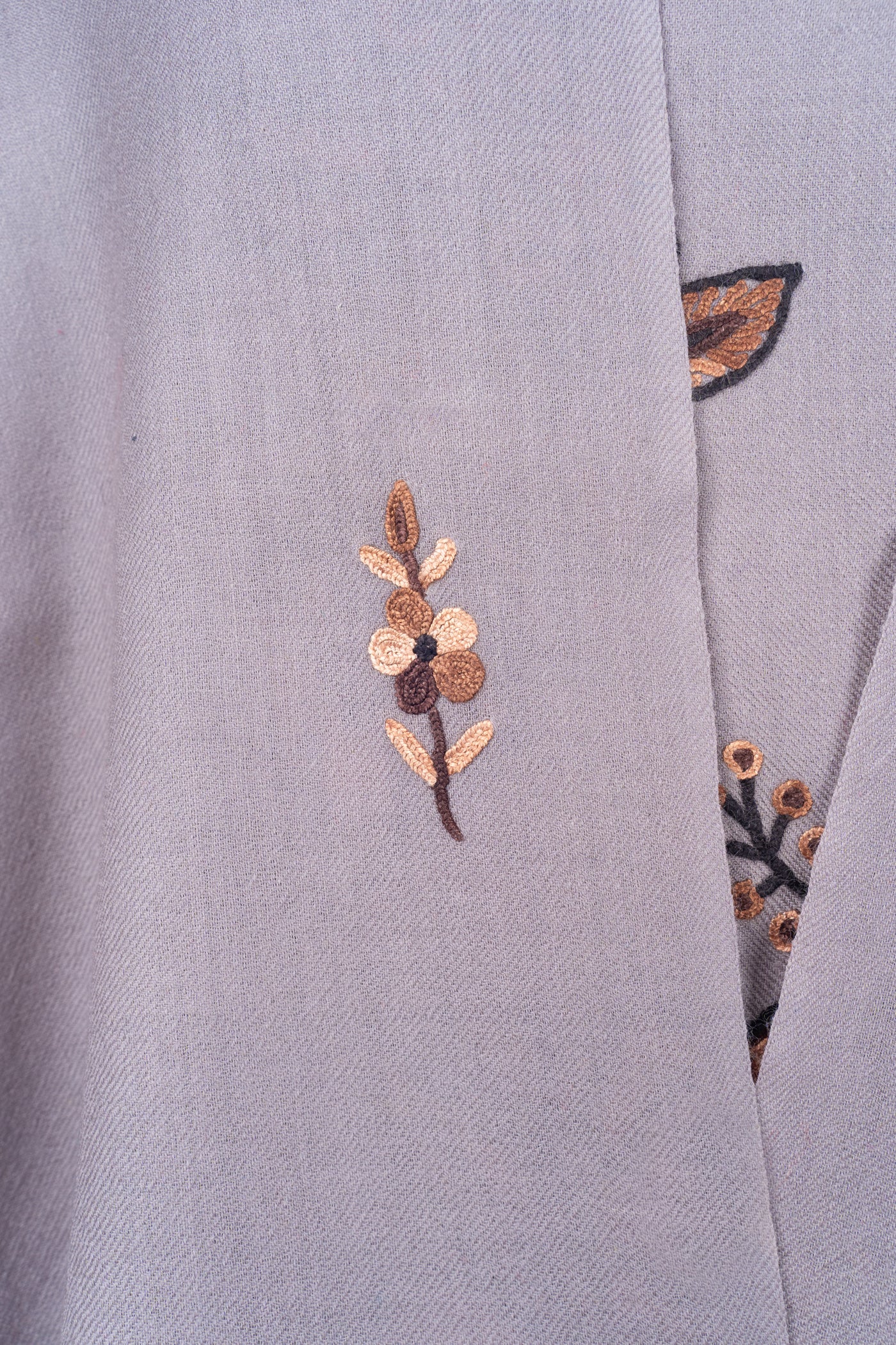 Seher-e-Aari: Kashmiri Hand Embroidered Suit with Hand Aari Embroidery