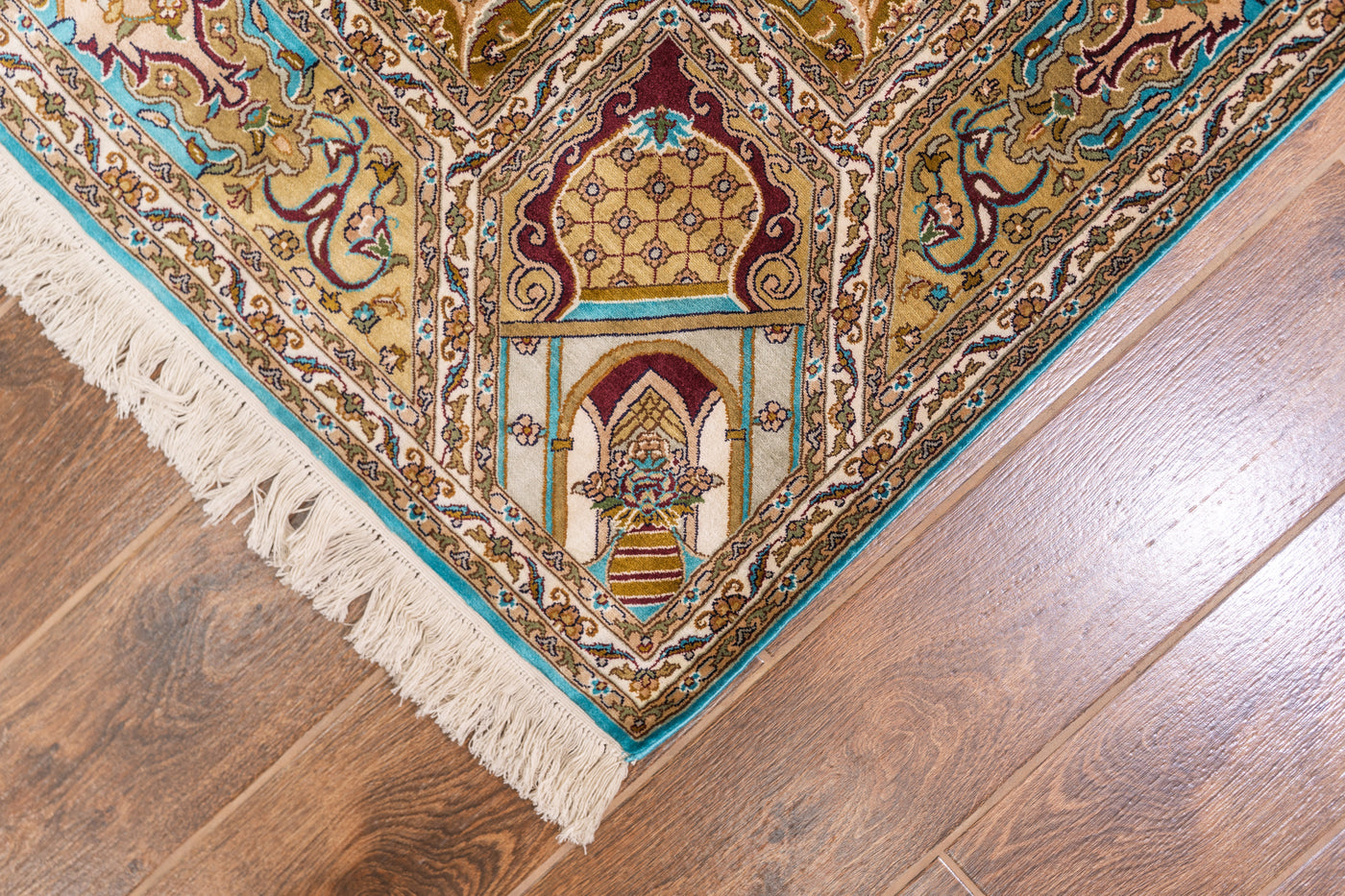 Turquoise Medallion Carpet - Hand Knotted Pure Silk Kashmiri Carpet (4ft * 6ft)