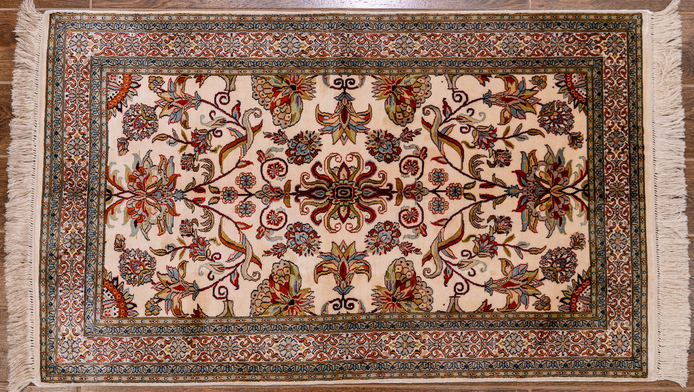 Ivory Garden Majesty Carpet - Hand Knotted Pure Silk Kashmiri Carpet (2.5ft * 4ft)