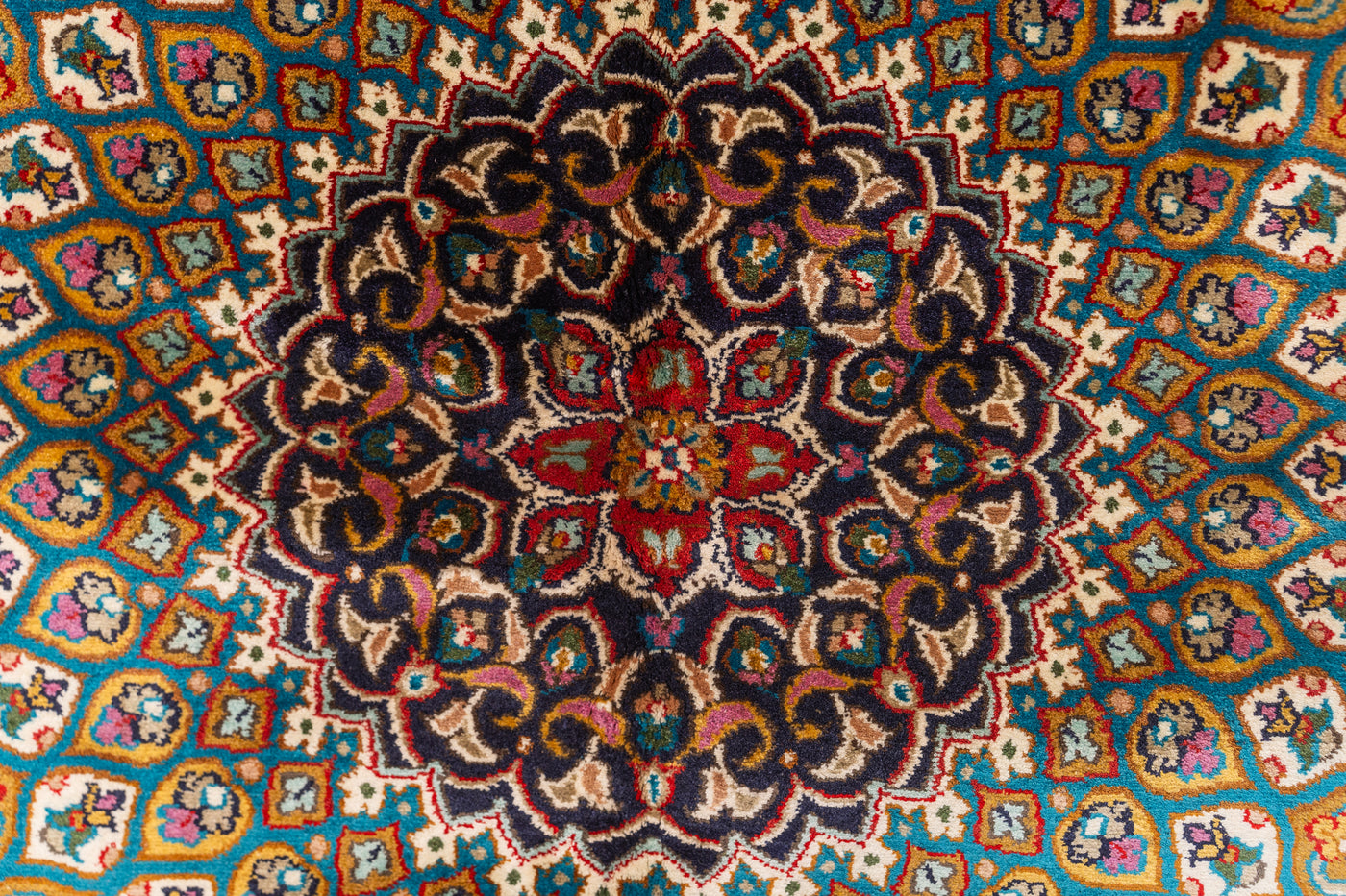 Turquoise Radiant Medallion Carpet - Hand Knotted Pure Silk Kashmiri Carpet (4ft * 6ft)