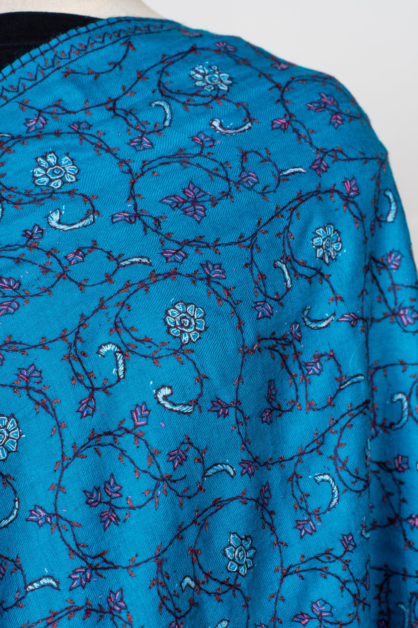 Kashmiri Sapphire: Sozni Hand Embroidered Merino Wool Scarf in Blue
