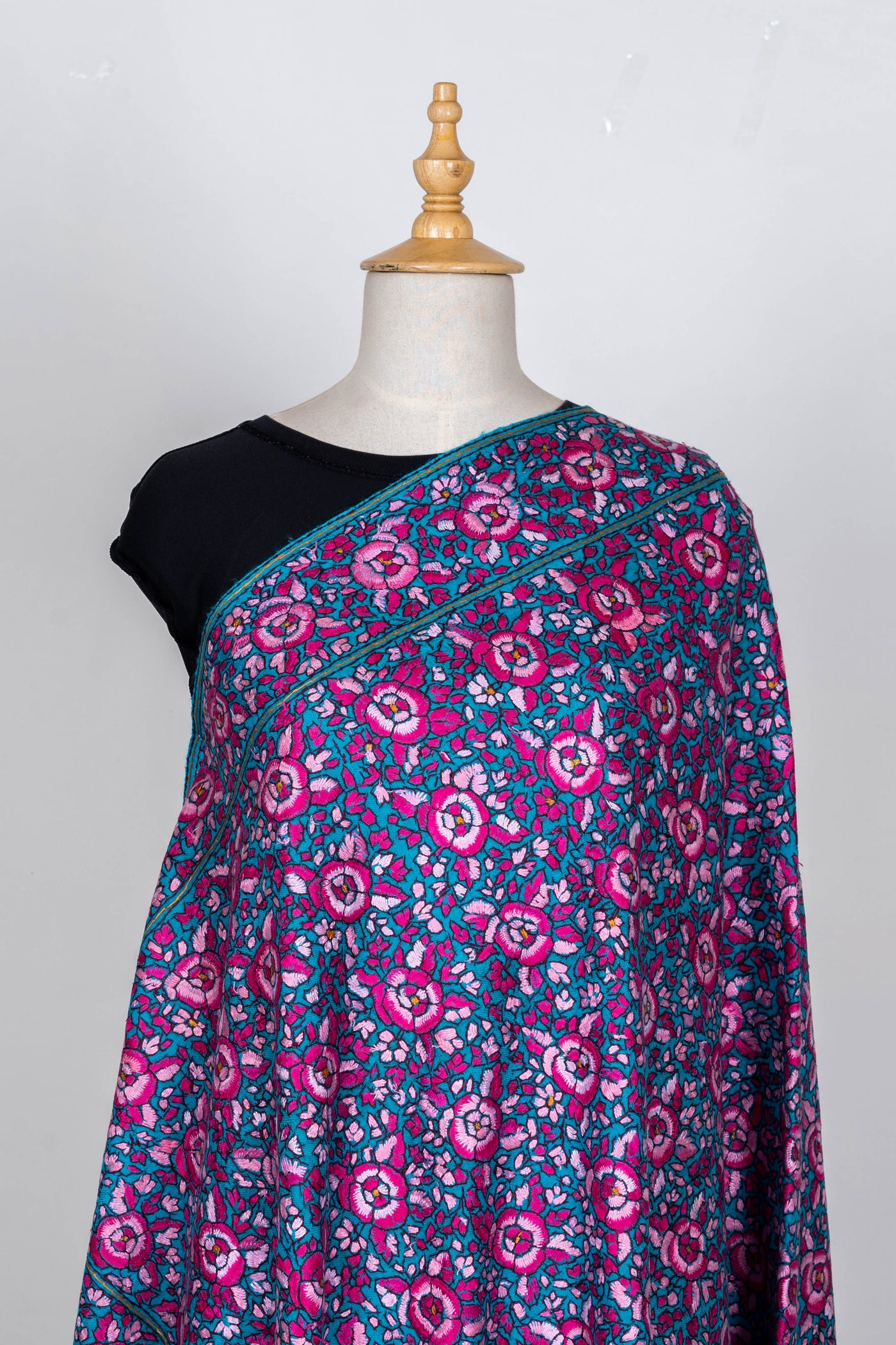 Shabnam Gul – Hand-Embroidered Sozni Jamawar Shawl in Merino Wool