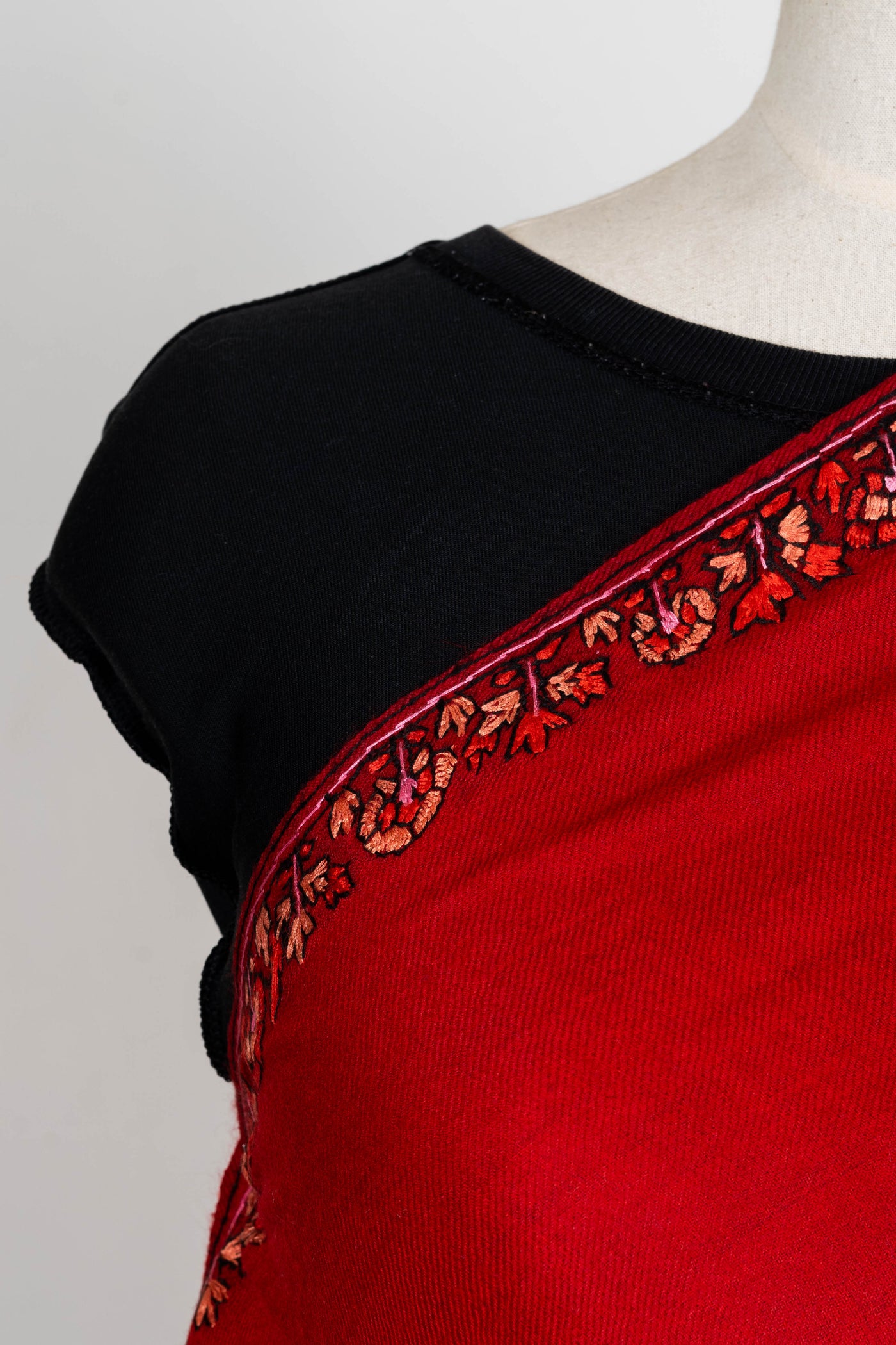 Laal-e-Bahar – Sozni Hand-Embroidered Merino Wool Shawl