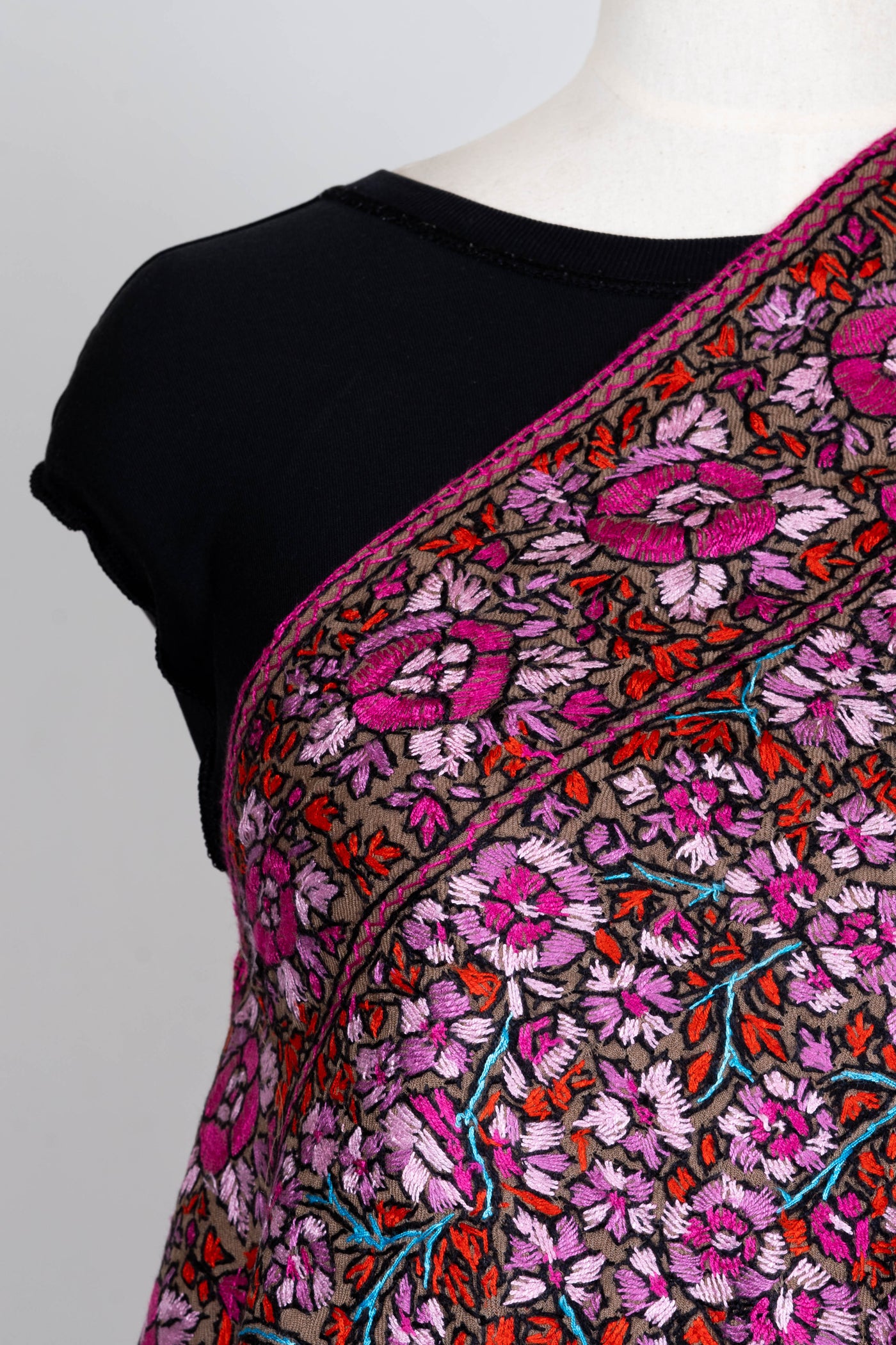 Gulistaan-e-Ishq – Merino Wool Shawl with Hand-Embroidered Sozni Grandeur