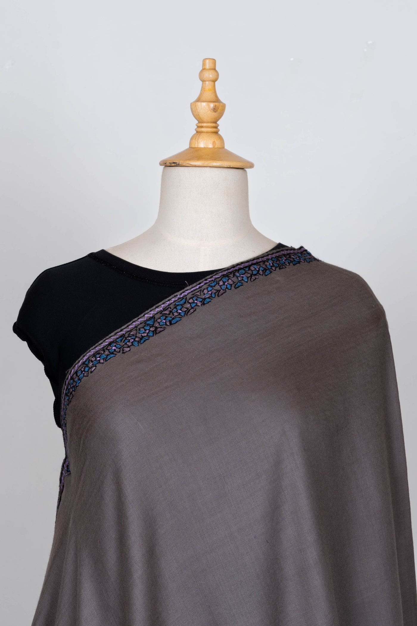 Shaam-e-Falak – Merino Wool Shawl with Sozni Hand Embroidery