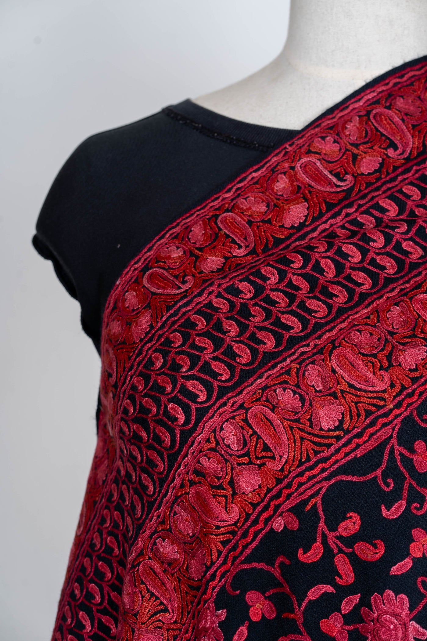 Surkh Nazakat – Hand Aari Embroidered Merino Wool Scarf