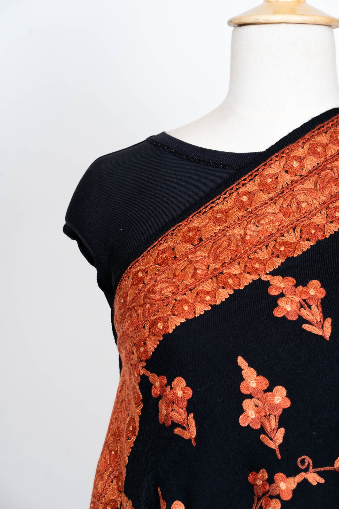 Shabnam-e-Zar – Merino Wool Scarf with Hand Aari Embroidery