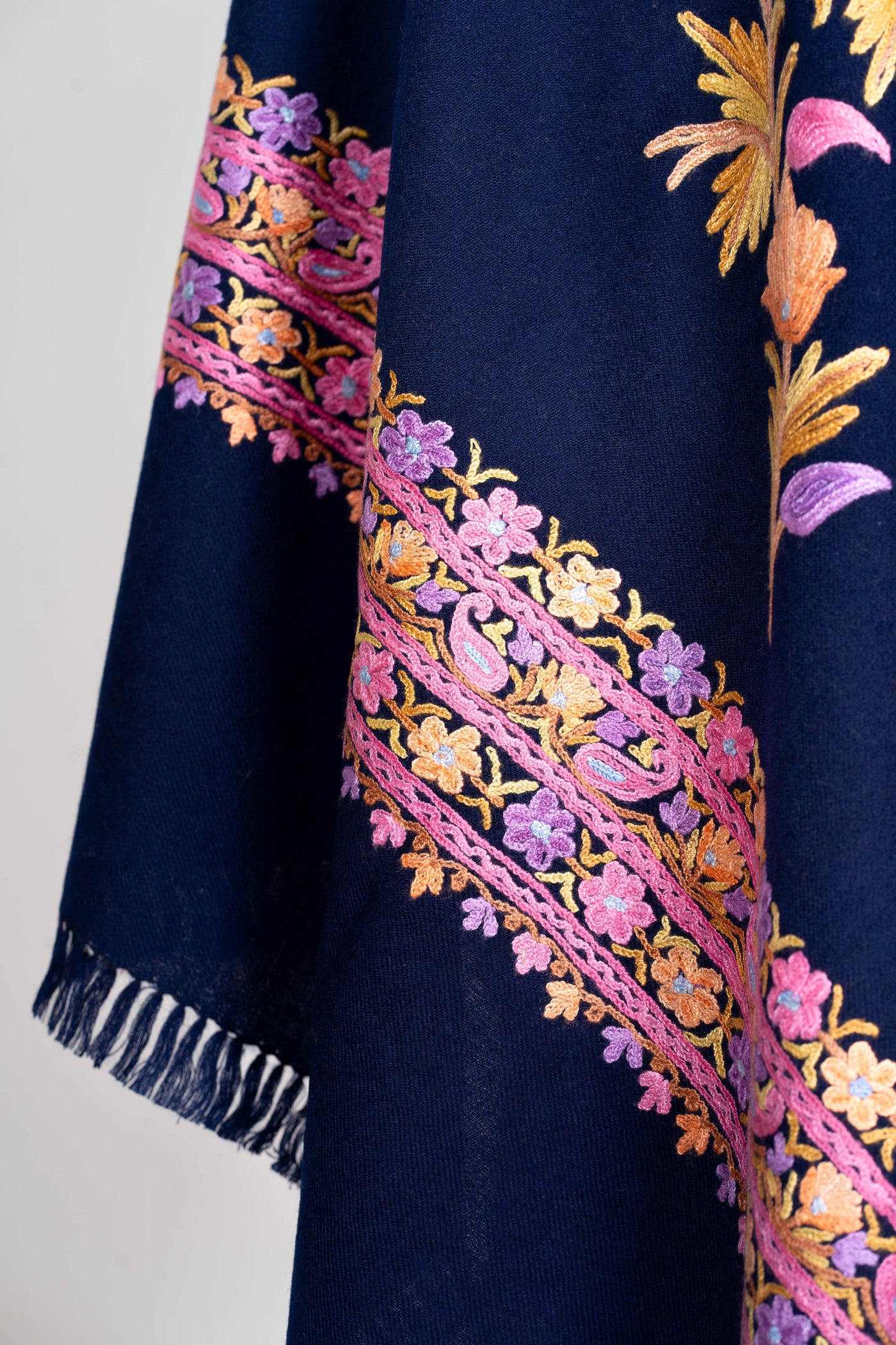 Neel Gulnaar – Hand Aari Embroidered Merino Wool Scarf