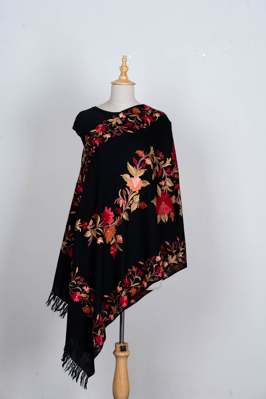 Surkh Chaandni – Hand Aari Embroidered Merino Wool Stole