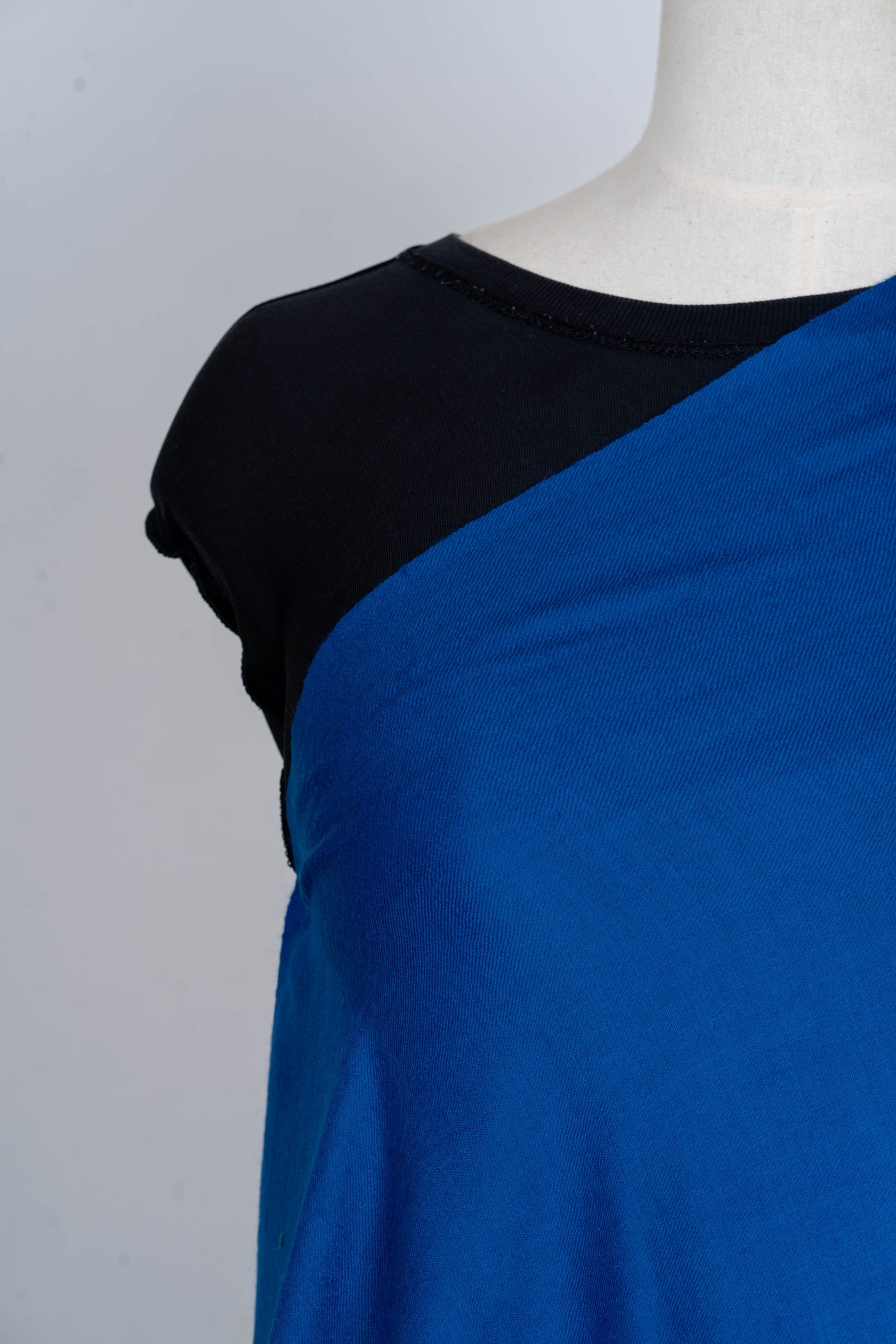 Royal Azure: Plain Merino Wool Shawl in Deep Blue