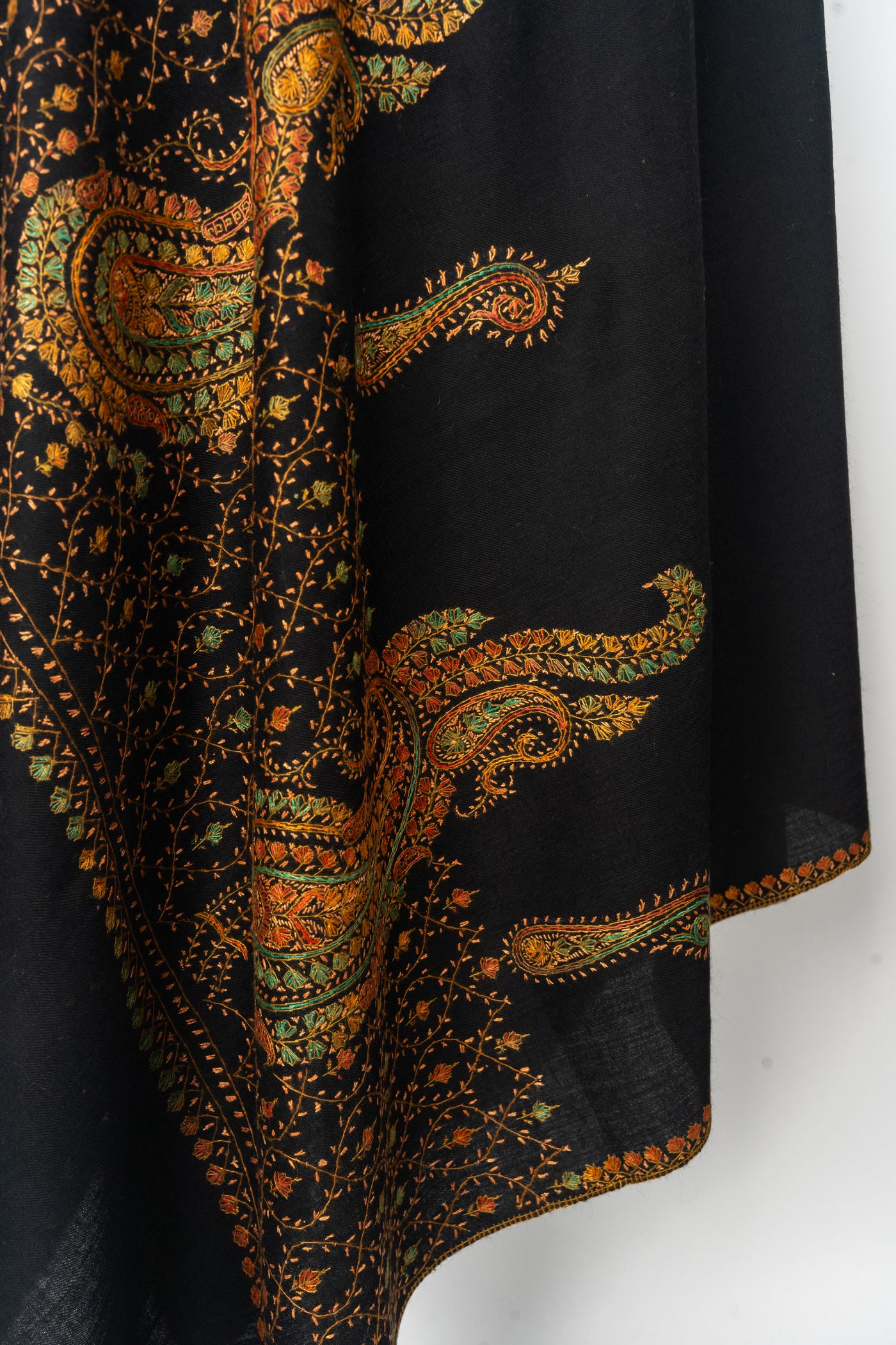 Majestic Midnight: Hand-Embroidered Sozni Paisley Merino Wool Shawl in Black Elegance