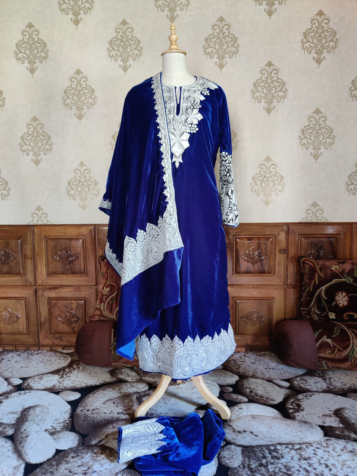 3 pcs Kashmiri Tilla Velvet Pheran With Stole and Trouser