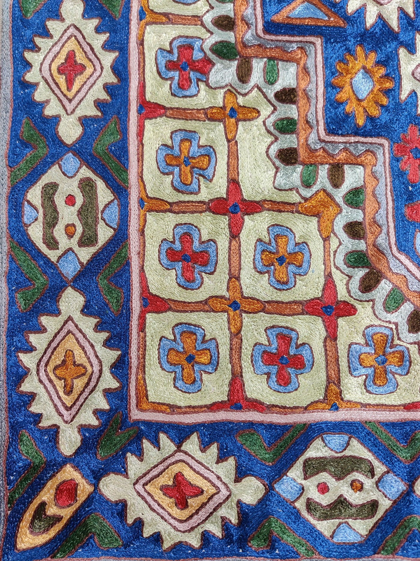 Multicolor Hand-Aari Embroidery Rug 2.5 x 4 - KashmKari