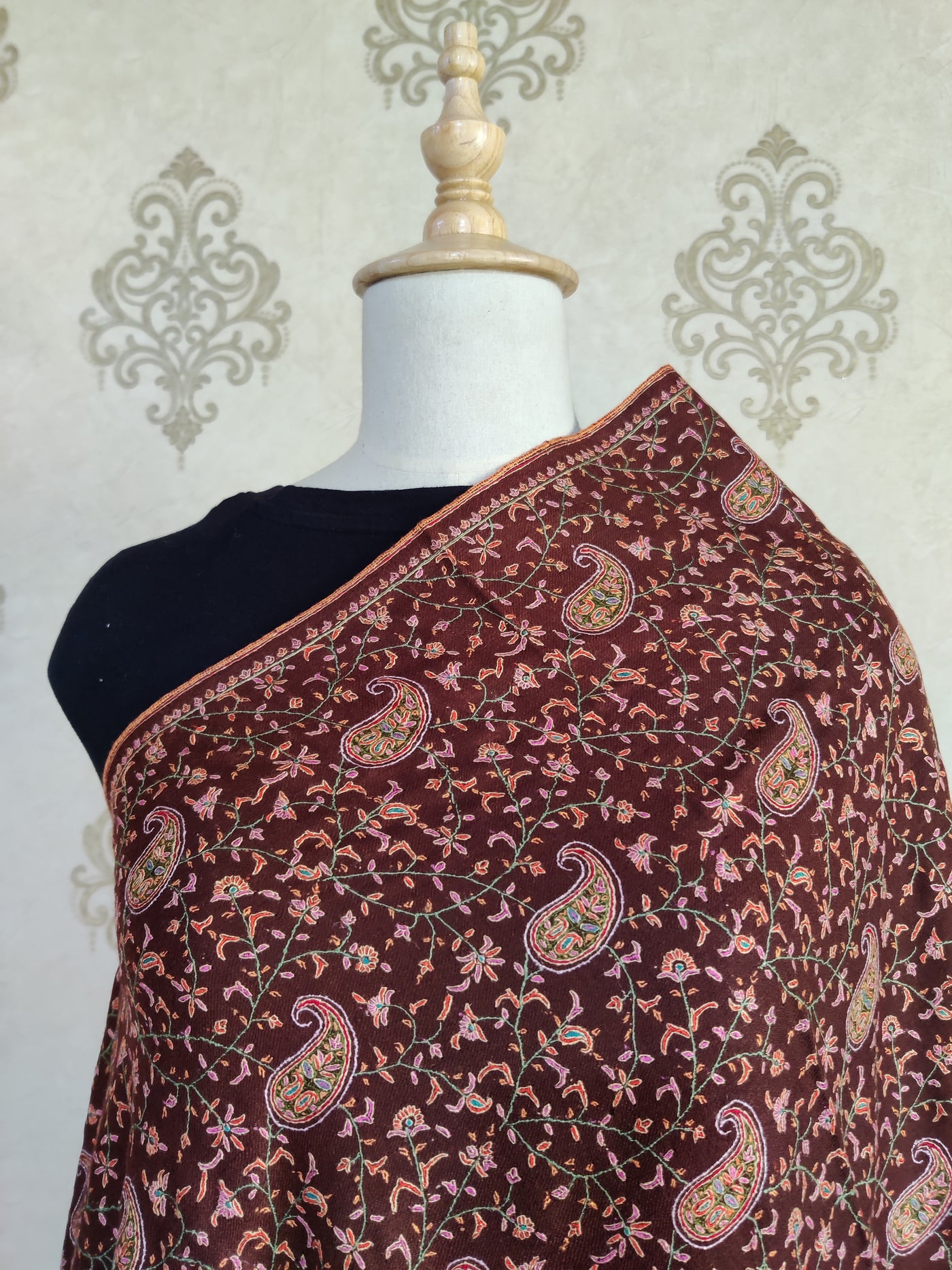 The Paisley Masterpiece: Pure Pashmina Shawl with Sozni Embroidery - KashmKari