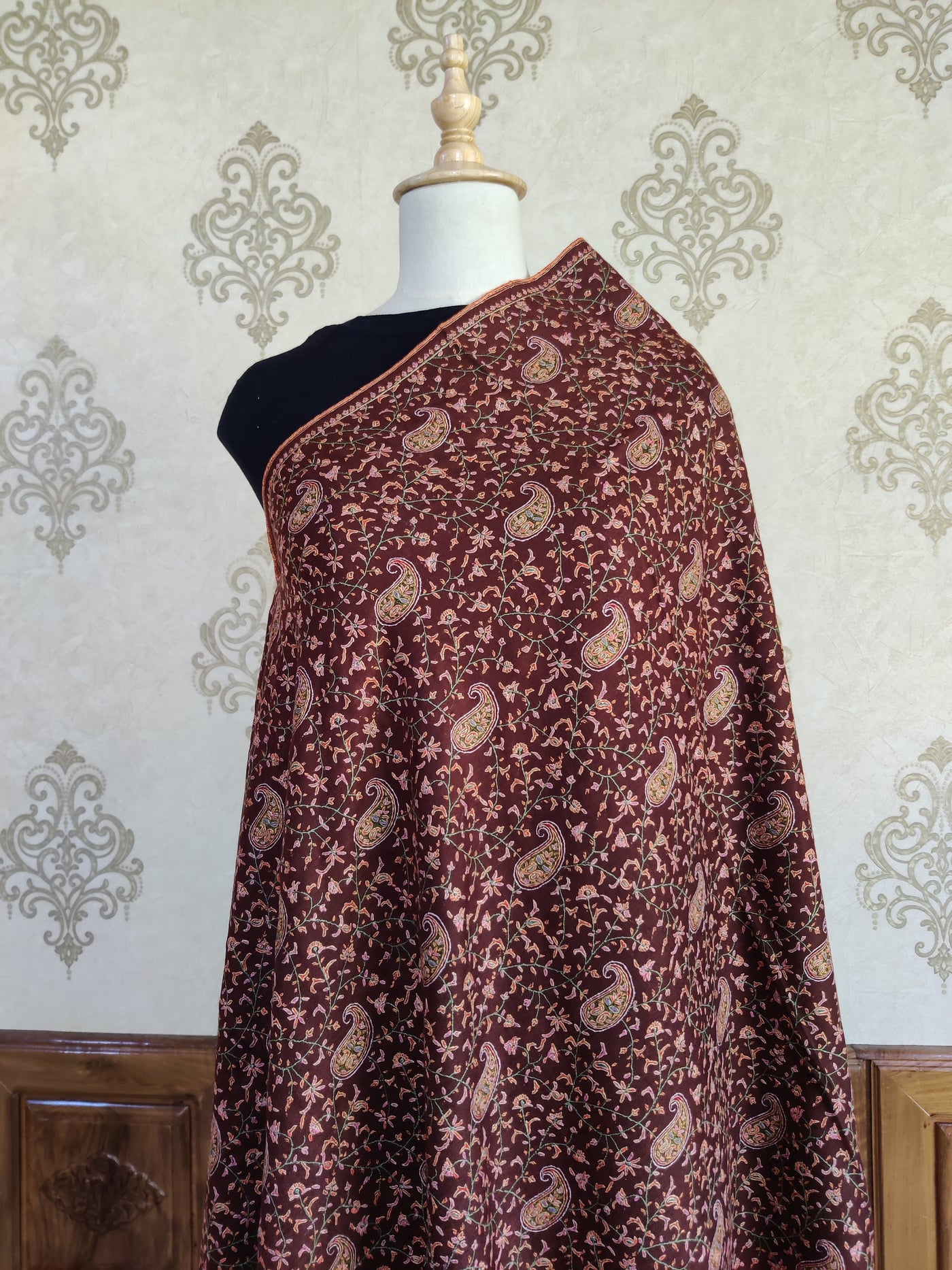 The Paisley Masterpiece: Pure Pashmina Shawl with Sozni Embroidery - KashmKari
