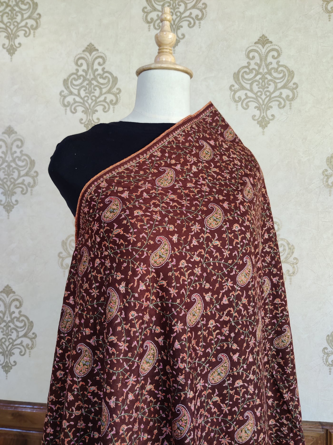 The Paisley Masterpiece: Pure Pashmina Shawl with Sozni Embroidery - KashmKari