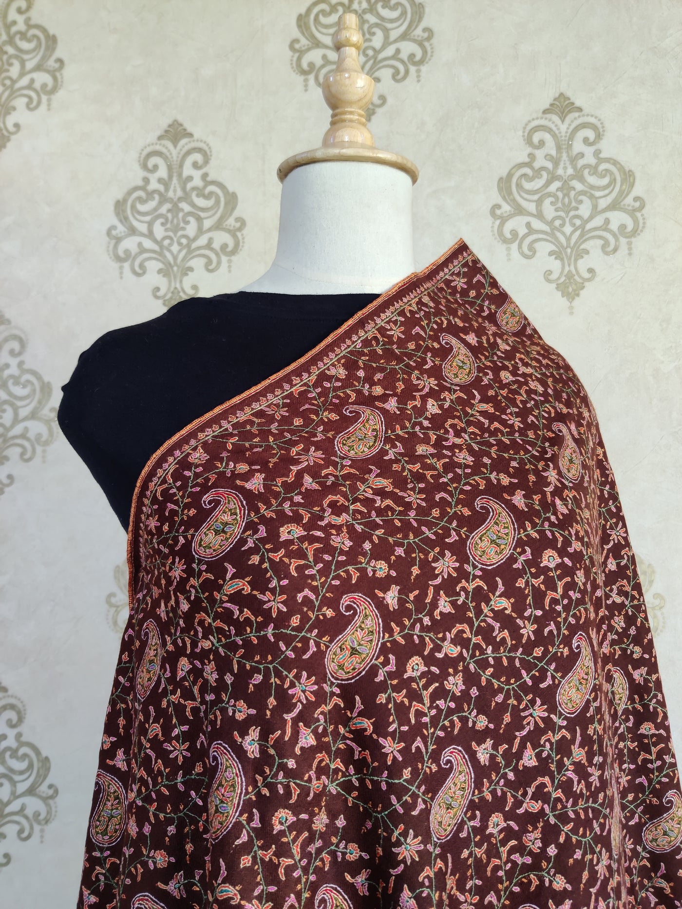 The Paisley Masterpiece: Pure Pashmina Shawl with Sozni Embroidery - KashmKari