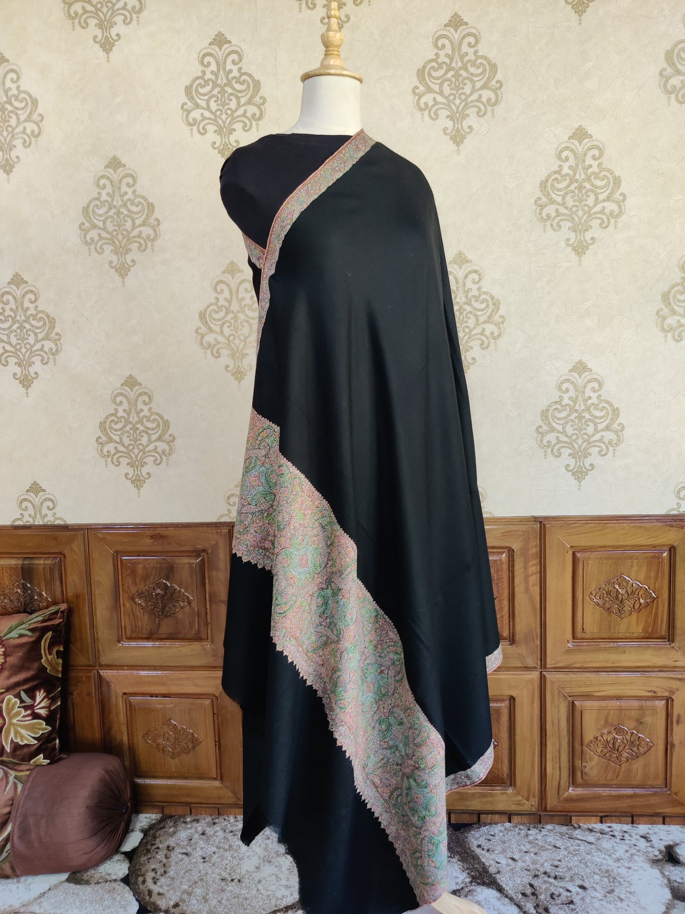 Elegance in Embroidery: Pure Pashmina Shawl with Sozni Artistry - KashmKari