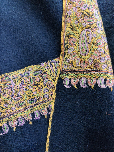 The Sozni Elegance: Pure Pashmina Shawl with Paisley Border Embroidery - KashmKari