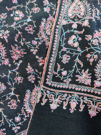 Artistry in Pashmina: Handcrafted Black Shawl with White Paisley Patterns